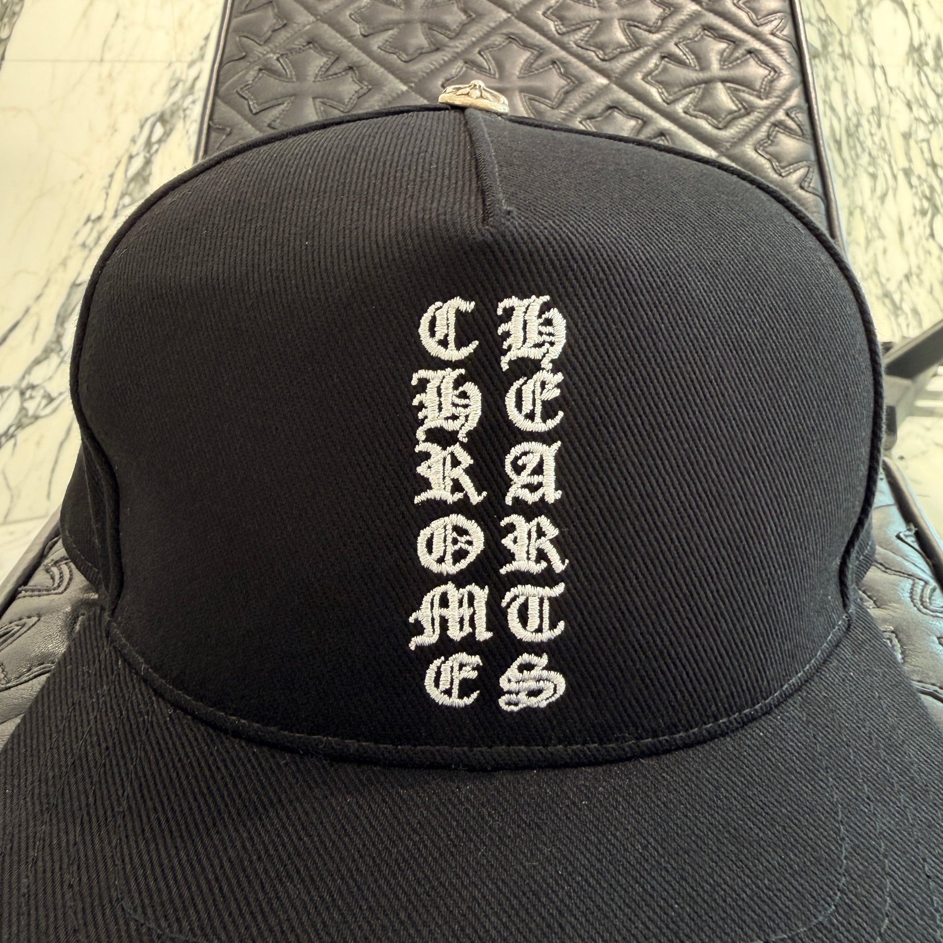 CHROME HEARTS Vertical Logo Trucker Cap Size ONE SIZE (51-61) クロムハーツ ヴァーティカルロゴ トラッカーキャップ サイズONE SIZE (51-61)