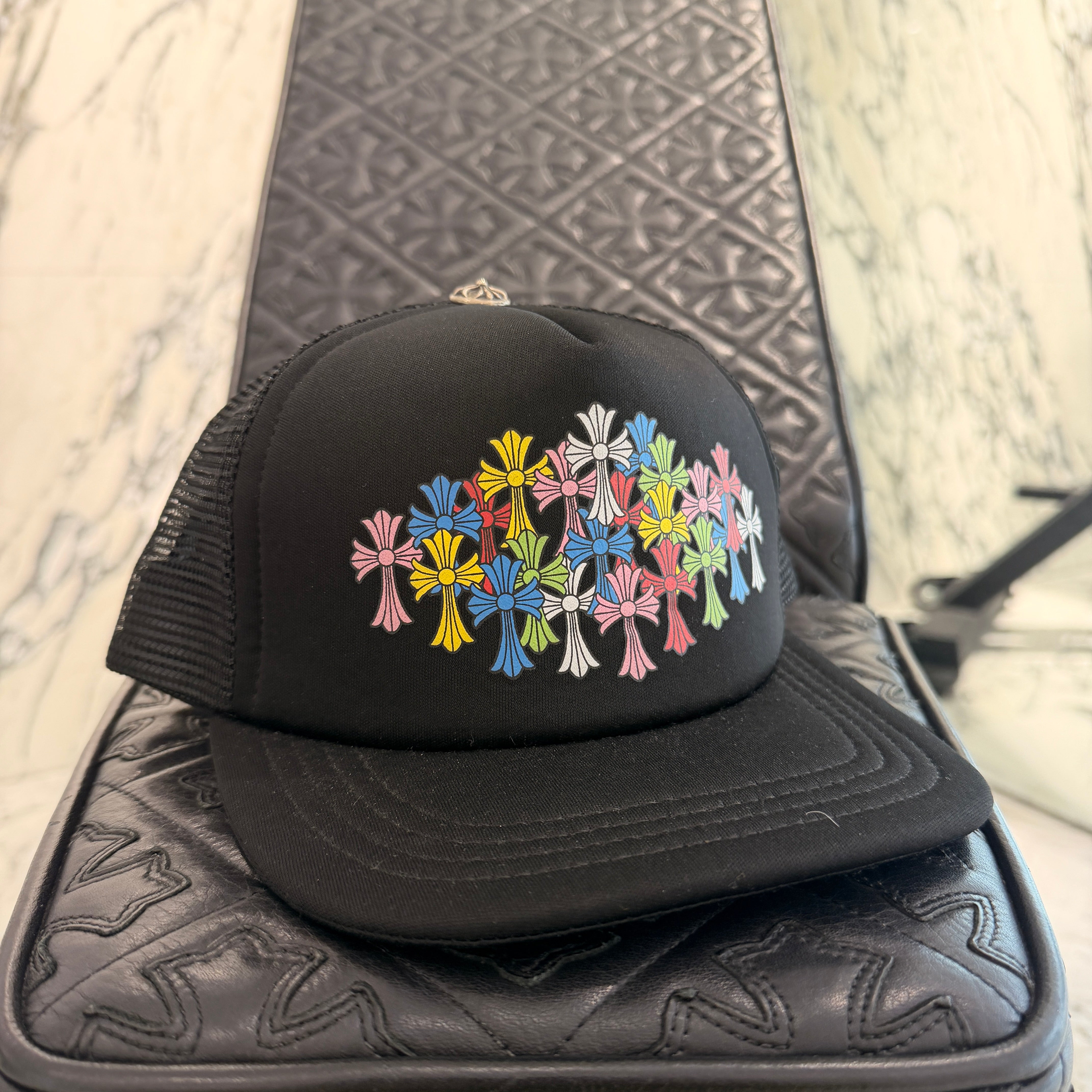 CHROME HEARTS Multi Color Cemetery Cross Print Trucker Cap ONE SIZE (53-60) クロムハーツ マルチカラー セメタリークロス プリント トラッカーキャップ ONE SIZE (53-60)