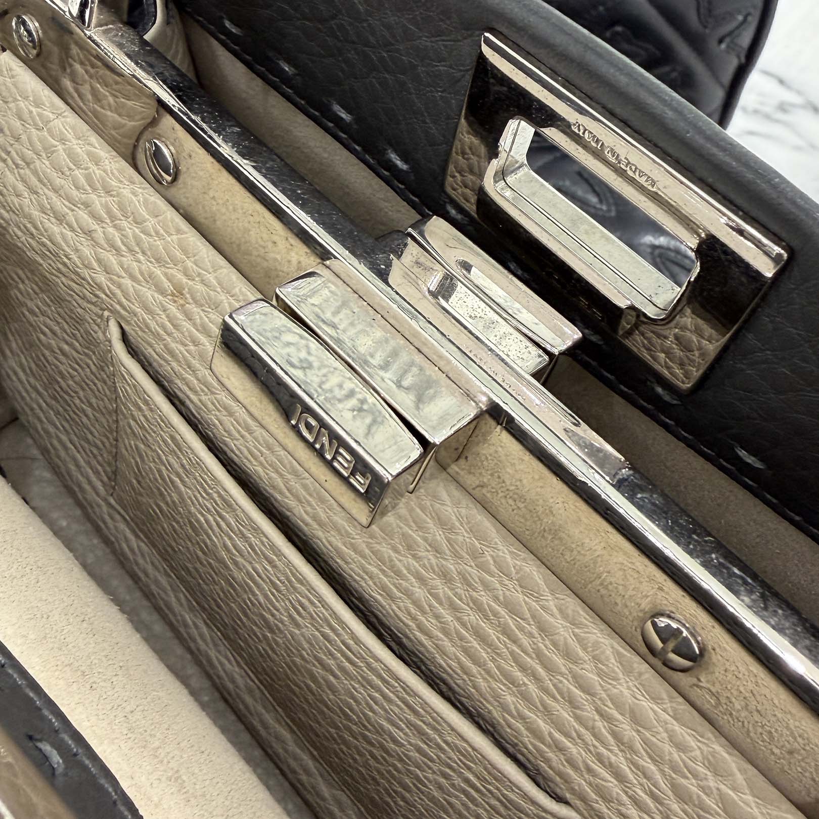 FENDI Peekaboo Medium Leather Hand Bag 8BN244 フェンディ ピーカブー ミニ レザーハンドバッグ