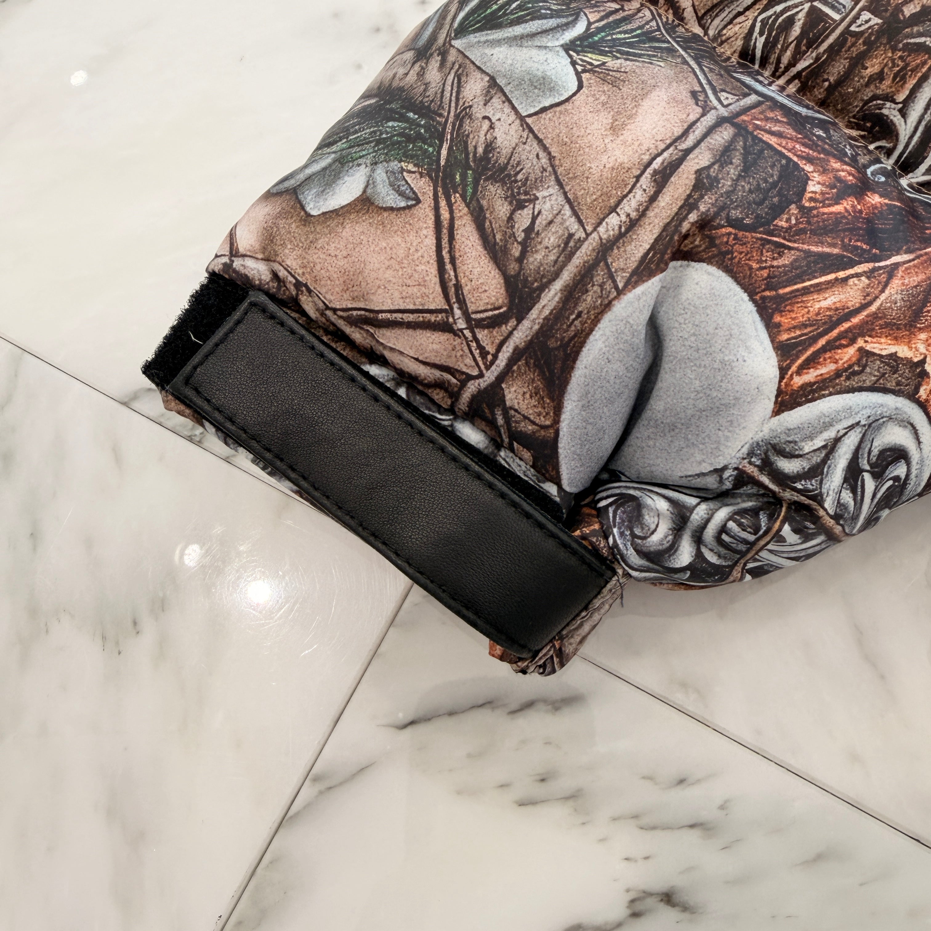 CHROME HEARTS × NIKE × Drake NOCTA 2026SS 3 Cemetery Cross Leather Patch Camo Down Jacket Size M クロムハーツ×ナイキ×ドレイク ノクタ 3 セメタリークロス レザーパッチ カモ ダウンジャケット サイズM