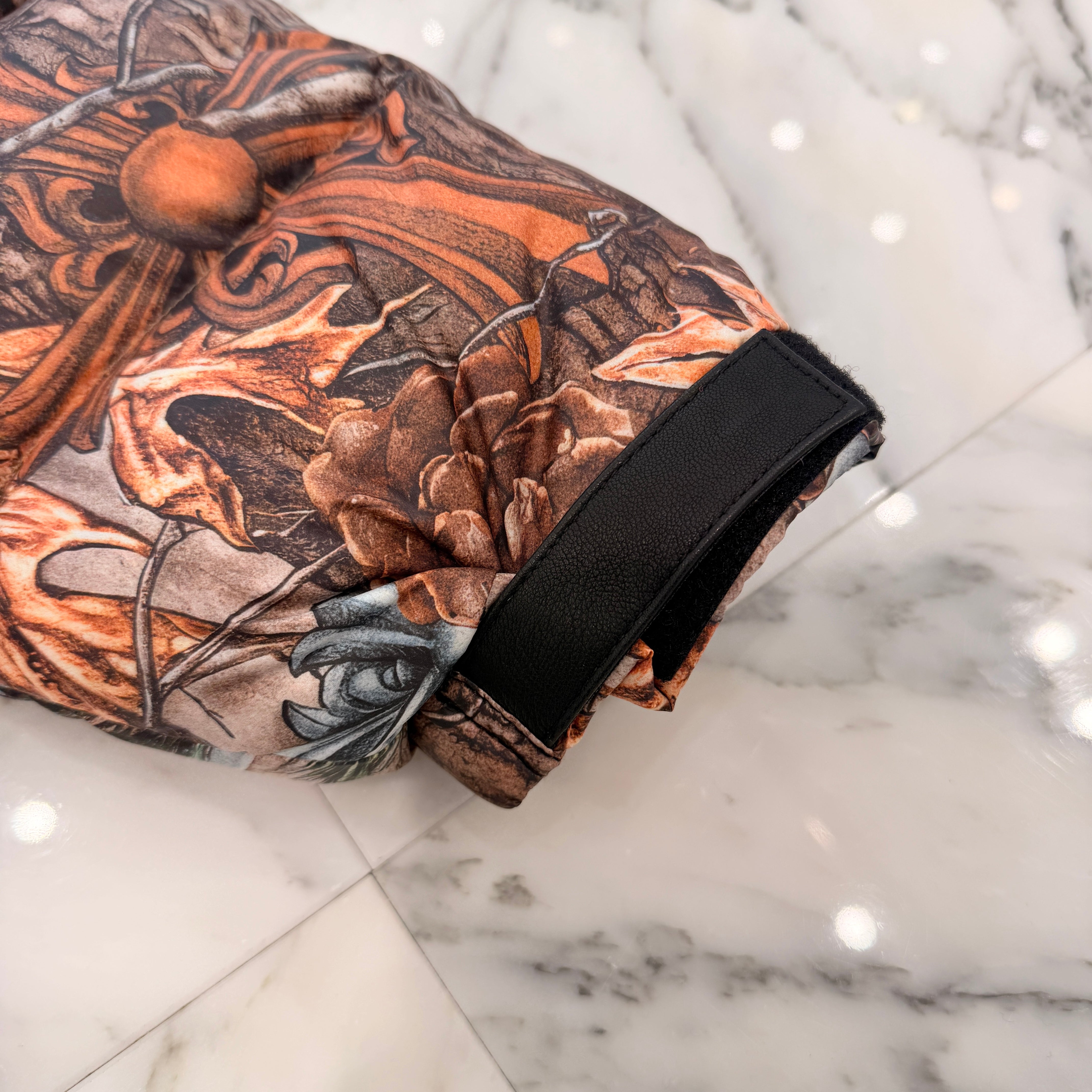 CHROME HEARTS × NIKE × Drake NOCTA 2026SS 3 Cemetery Cross Leather Patch Camo Down Jacket Size M クロムハーツ×ナイキ×ドレイク ノクタ 3 セメタリークロス レザーパッチ カモ ダウンジャケット サイズM