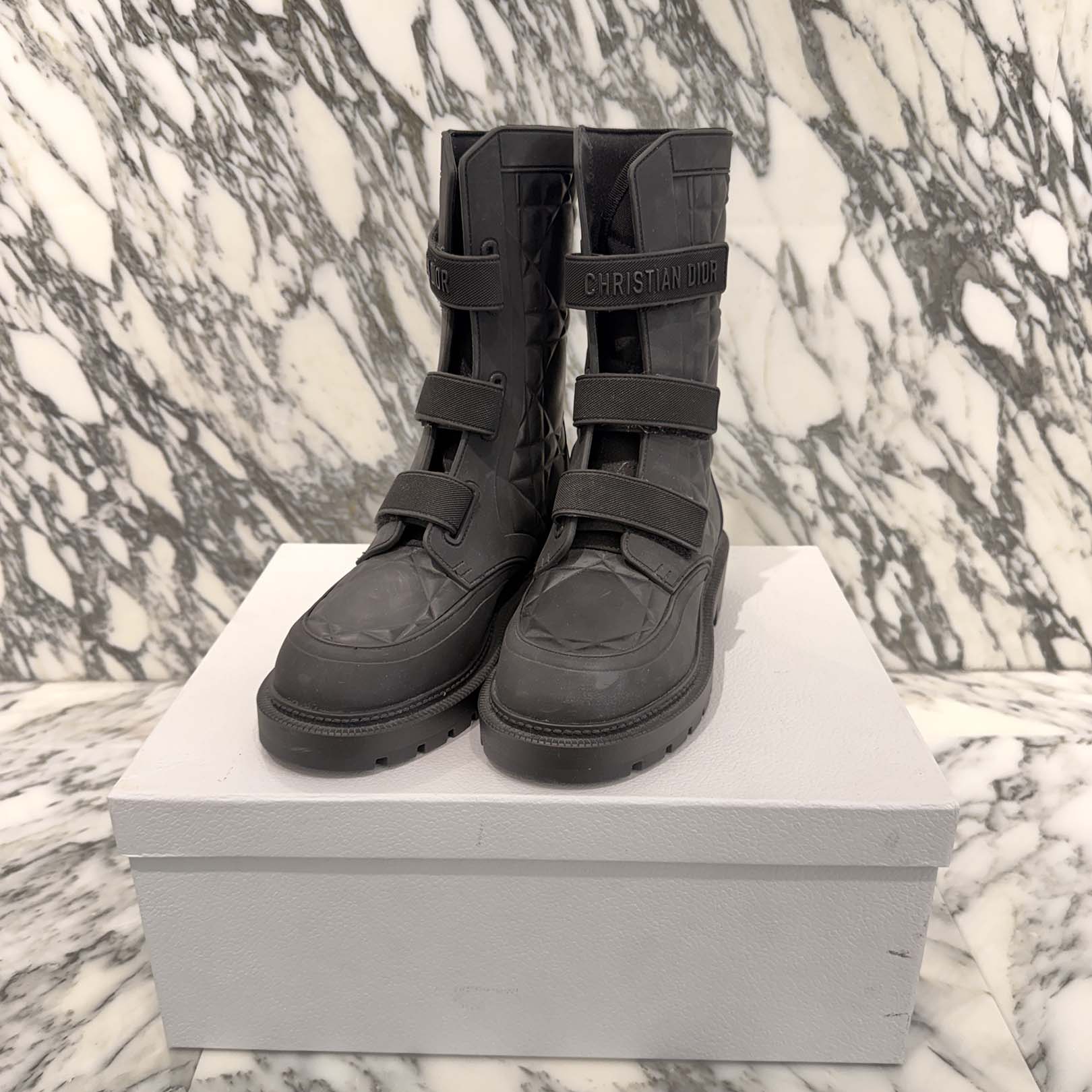 DIOR 2022AW Evolution Macro Cannage Strap Ankle Boots MT0922 DIOR 2022AW Evolution Macro Cannage Strap Ankle Boots MT0922