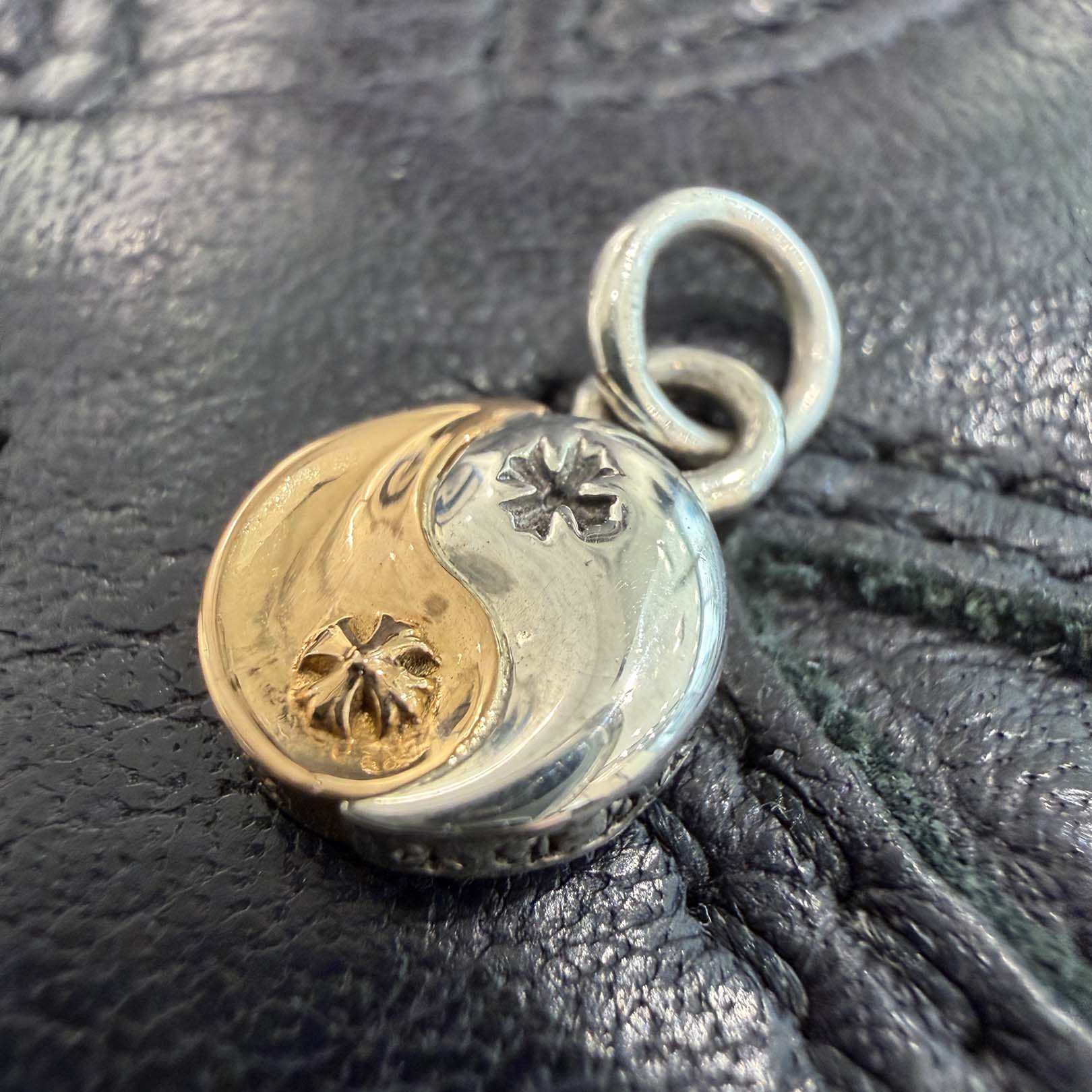 CHROME HEARTS クロムハーツ IN YANG CHARM SILVER 22KGOLD 陰陽チャーム シルバー /ゴールド CHROME HEARTS YIN YANG CHARM SILVER /22K GOLD SMALL CHARM Pendant