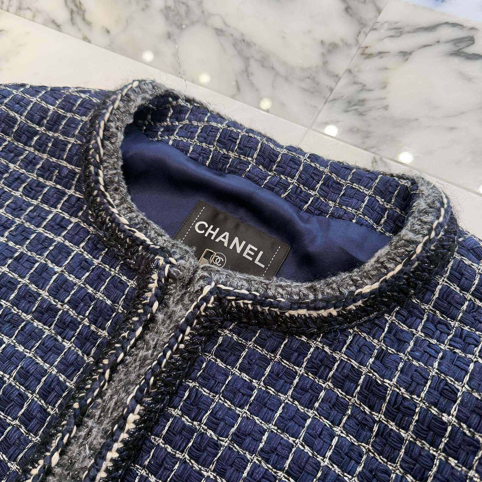 CHANEL 2017AW " Paris Cosmopolite " Metallic Silver Tweed Jacket P56897V31864 Size 52 シャネル "パリ コスモポリト" メタリックシルバーツイードジャケット サイズ52