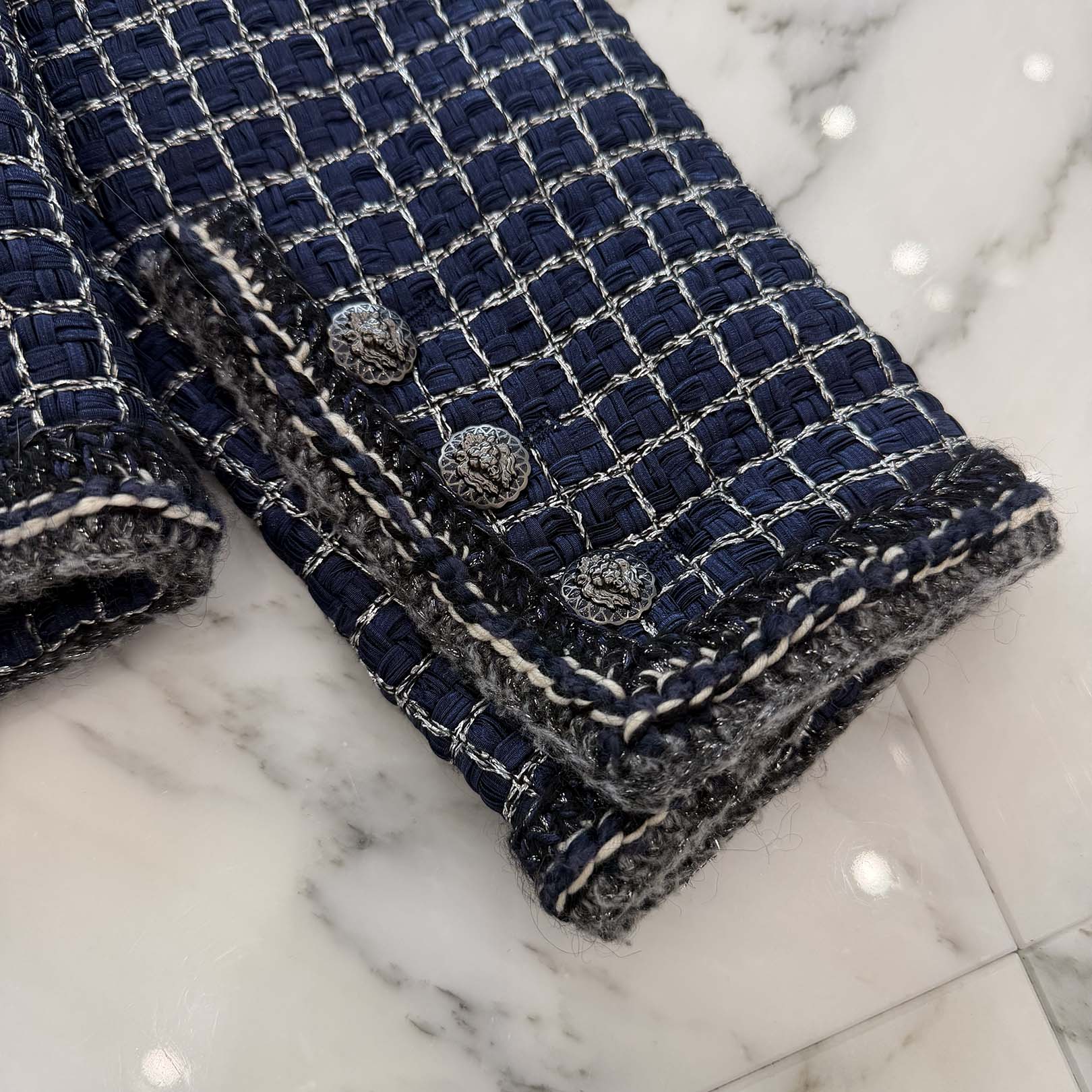 CHANEL 2017AW " Paris Cosmopolite " Metallic Silver Tweed Jacket P56897V31864 Size 52 シャネル "パリ コスモポリト" メタリックシルバーツイードジャケット サイズ52