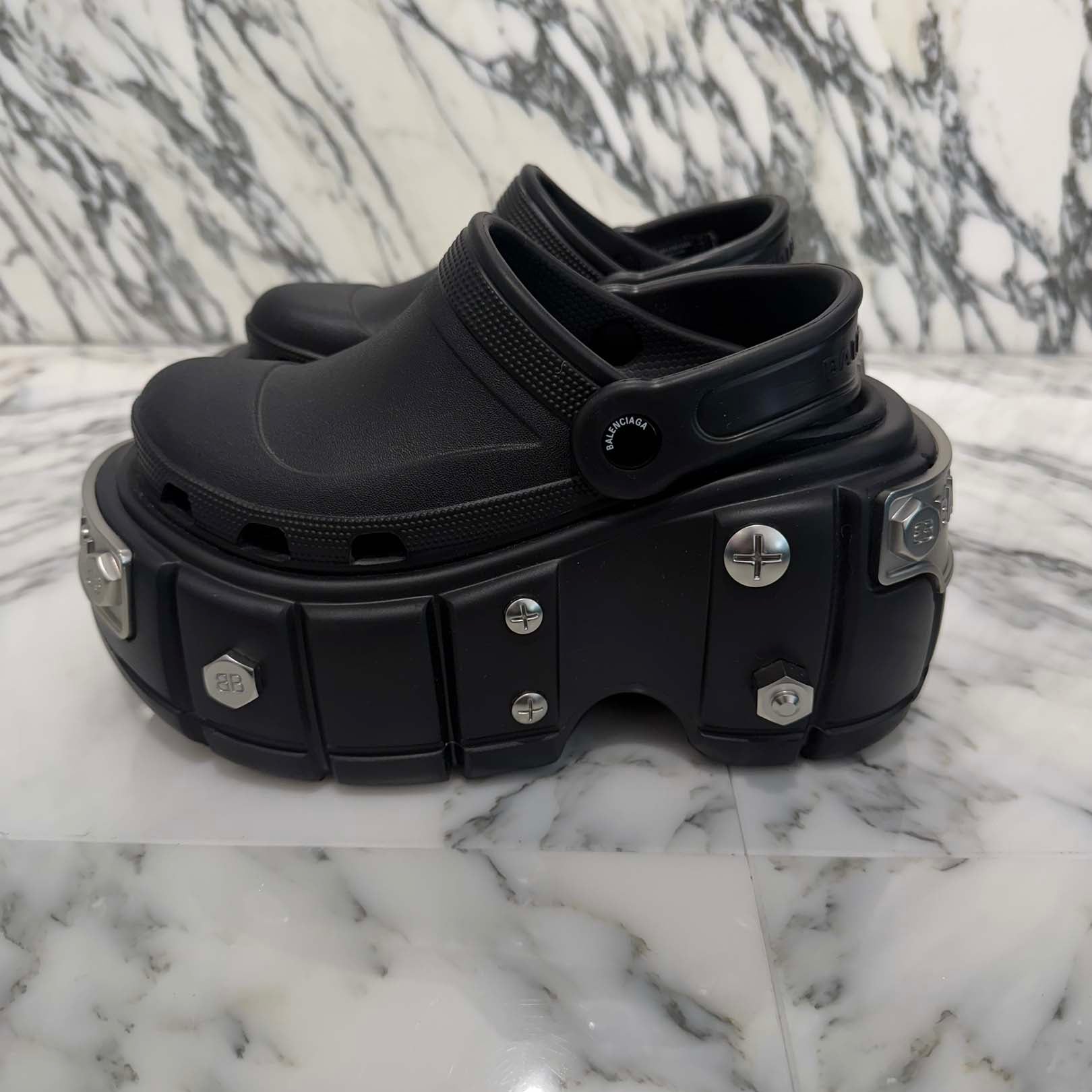 BALENCIAGA × Crocs 2022SS Hard Crocs Sandals 687398 Size 35 (23.0cm～23.5cm) バレンシアガ×クロックス ハードクロックスサンダル サイズ35 (23.0cm～23.5cm)