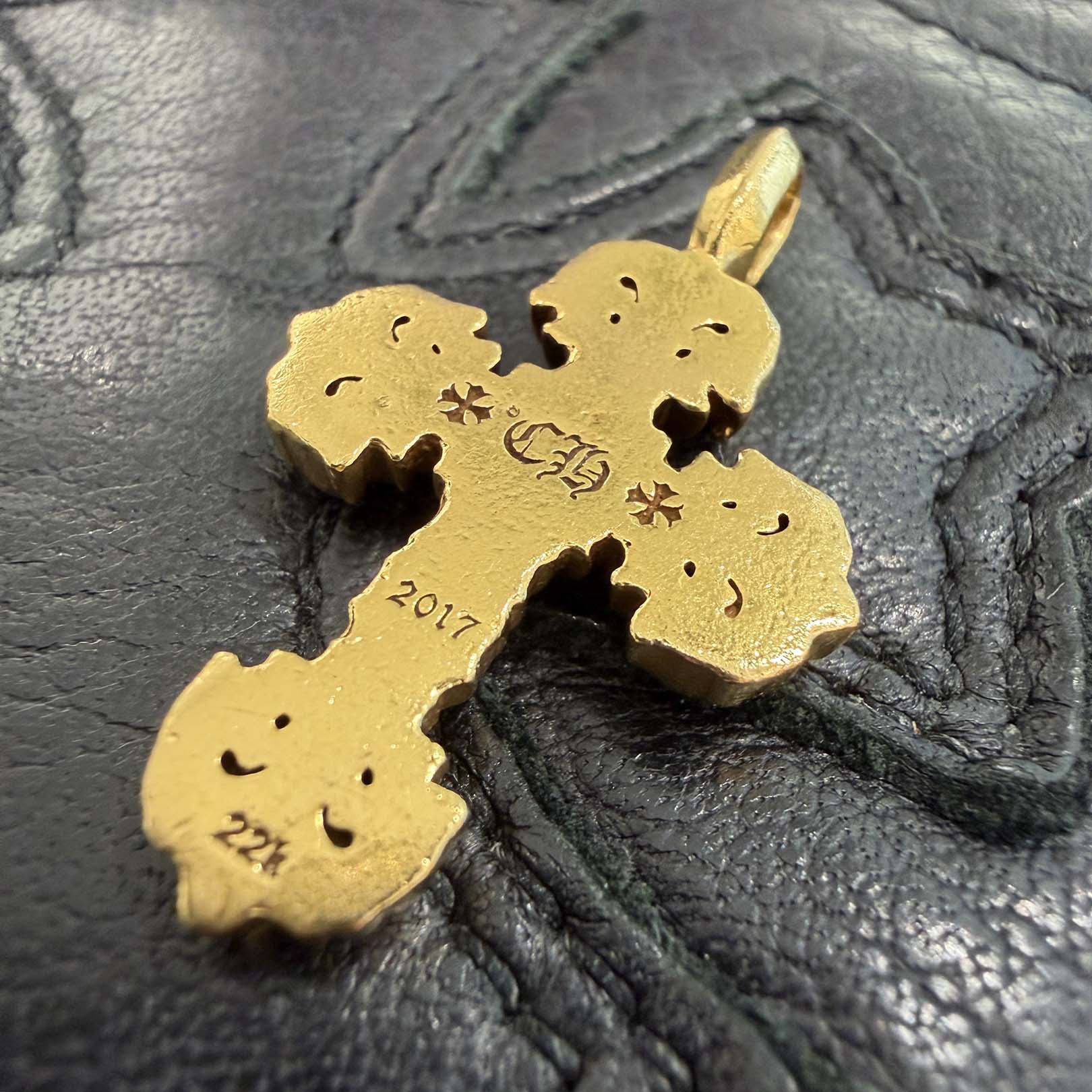 CHROME HEARTS 22K Tiny Filigree Cross Pave Diamond Pendent Top