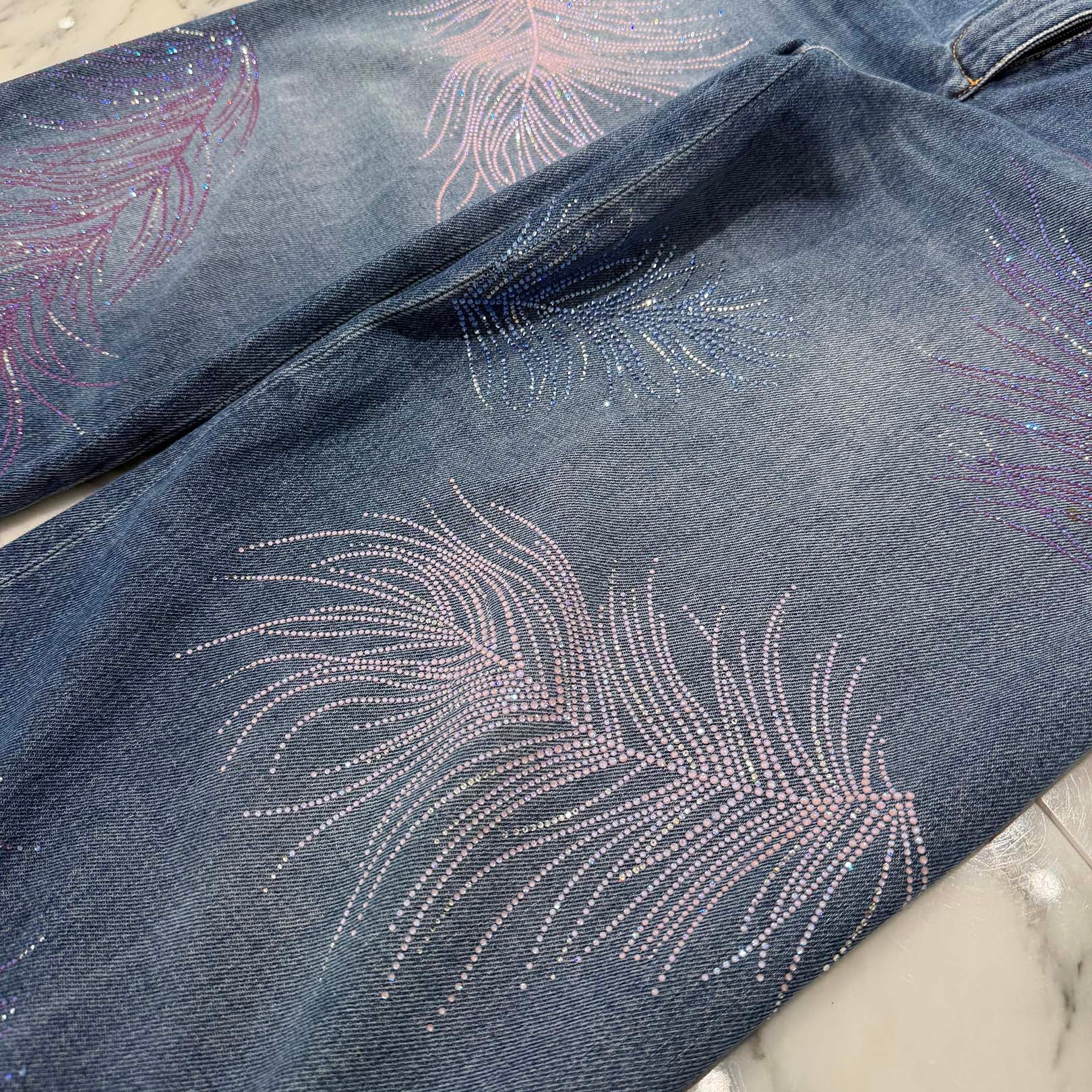 CHANEL 2025SS Feather Motif Rhinestone Wide Denim Pants P79479V71730 Size 38 シャネル フェザーモチーフ ラインストーン ワイドデニムパンツ サイズ38