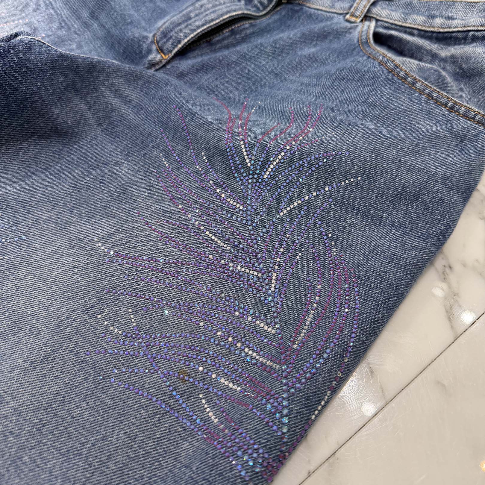 CHANEL 2025SS Feather Motif Rhinestone Wide Denim Pants P79479V71730 Size 38 シャネル フェザーモチーフ ラインストーン ワイドデニムパンツ サイズ38