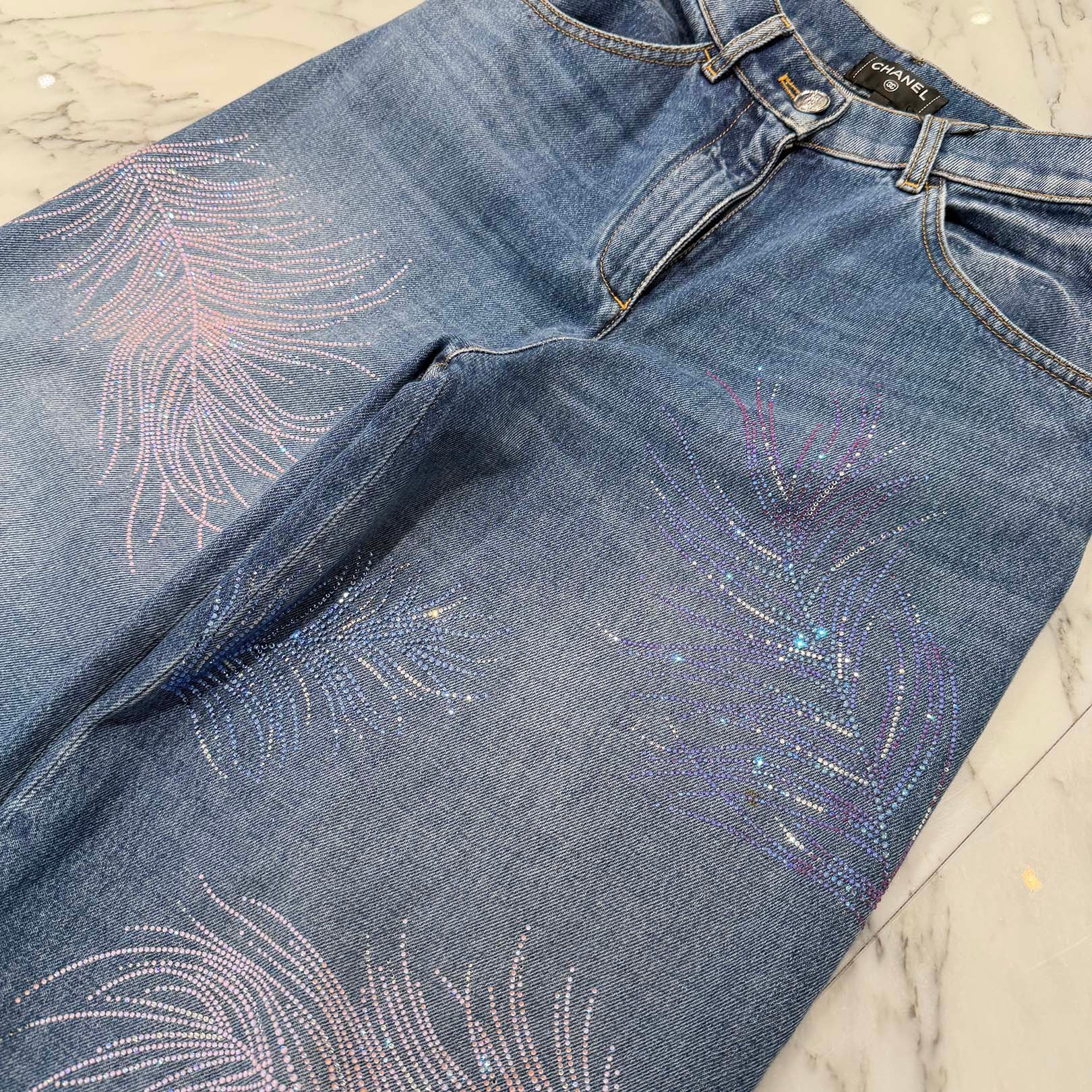 CHANEL 2025SS Feather Motif Rhinestone Wide Denim Pants P79479V71730 Size 38 シャネル フェザーモチーフ ラインストーン ワイドデニムパンツ サイズ38