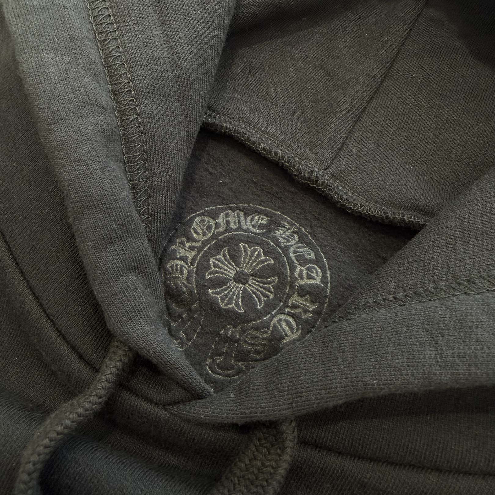 CHROME HEARTS Miami Limited Vertical Logo Cemetery Cross Print Pullover Hoodie Size M クロムハーツ マイアミ限定 ヴァーティカルロゴ セメタリークロスプリント プルオーバーフーディー サイズM