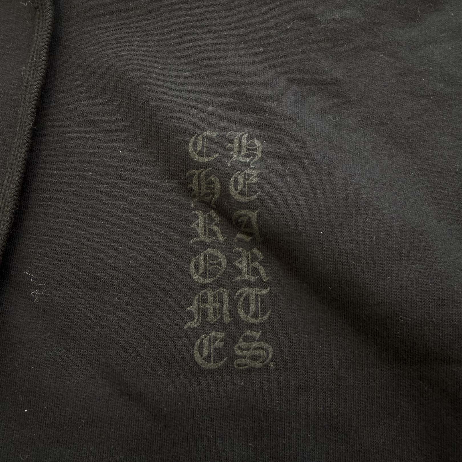 CHROME HEARTS Miami Limited Vertical Logo Cemetery Cross Print Pullover Hoodie Size M クロムハーツ マイアミ限定 ヴァーティカルロゴ セメタリークロスプリント プルオーバーフーディー サイズM