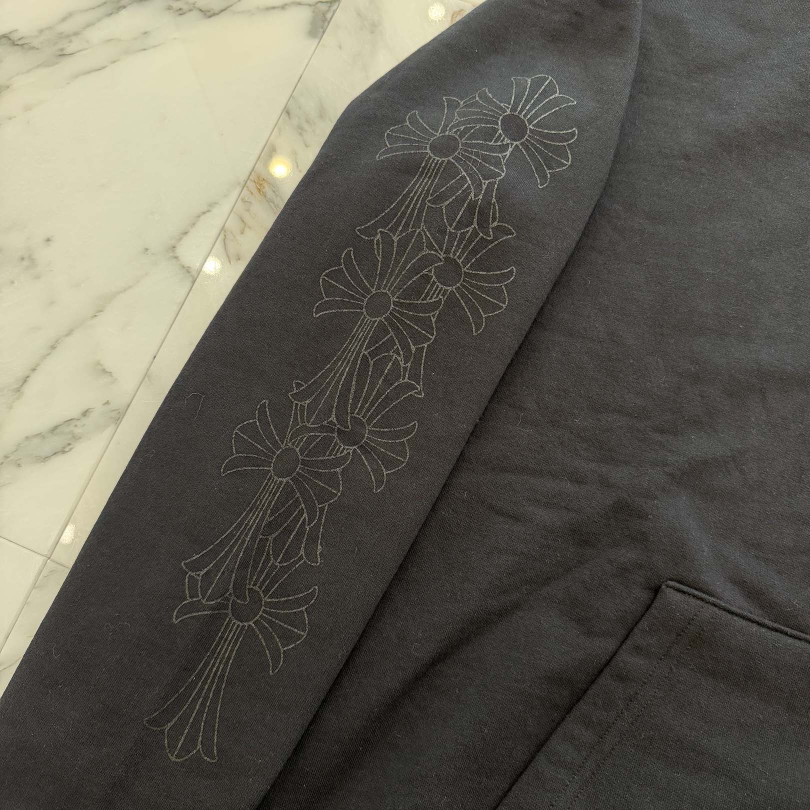 CHROME HEARTS Miami Limited Vertical Logo Cemetery Cross Print Pullover Hoodie Size M クロムハーツ マイアミ限定 ヴァーティカルロゴ セメタリークロスプリント プルオーバーフーディー サイズM