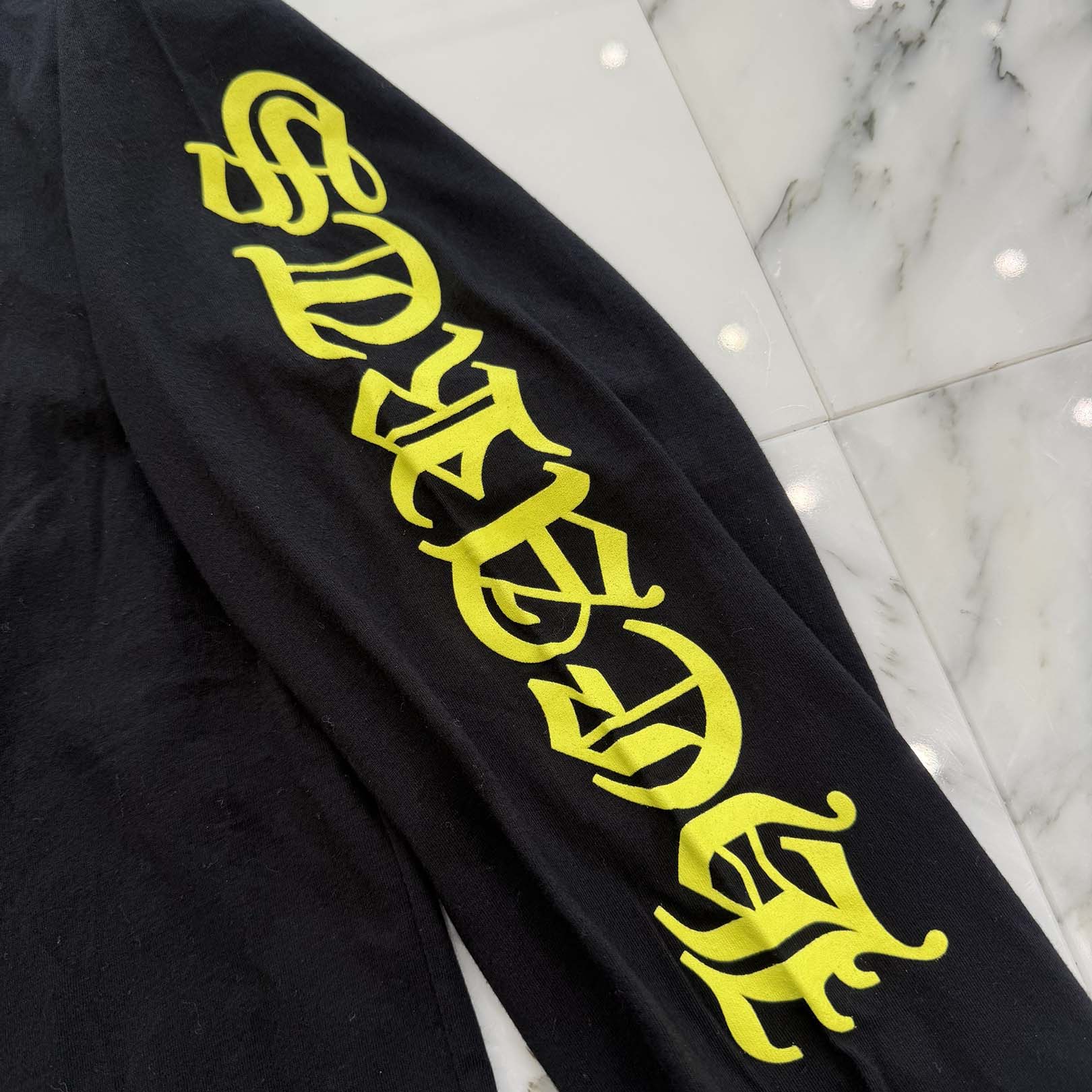 CHROME HEARTS Old English Neck Logo Neon Yellow Long Sleeve Tee Size L クロムハーツ オールドイングリッシュネックロゴネオンイエローロングスリーブTシャツ サイズL