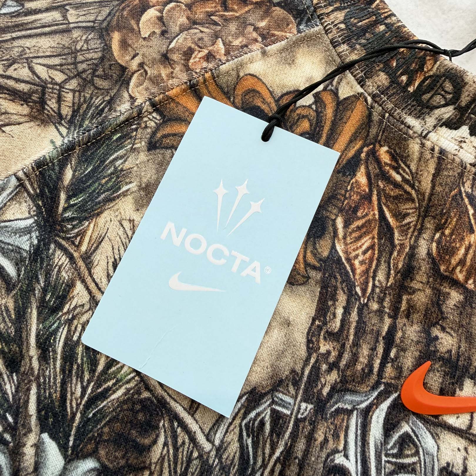 CHROME HEARTS × NIKE × Drake NOCTA 2026SS Camo Neck Logo Crewneck Sweatshirt Size L クロムハーツ×ナイキ×ドレイク ノクタ カモネックロゴクルーネックスウェットシャツ サイズL
