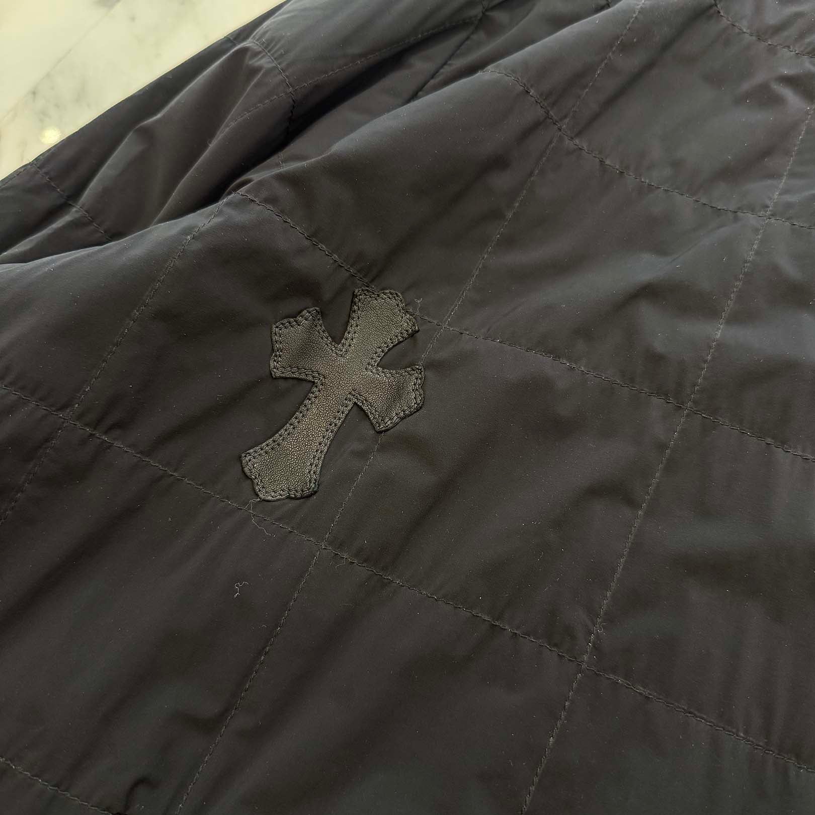 CHROME HEARTS Y NOT DAMAGED GOODS Leather Cross Patch Quilted Nylon Jacket Size XL クロムハーツ ワイノット ダメージド グッズ レザークロスパッチ キルティングナイロンジャケット サイズXL