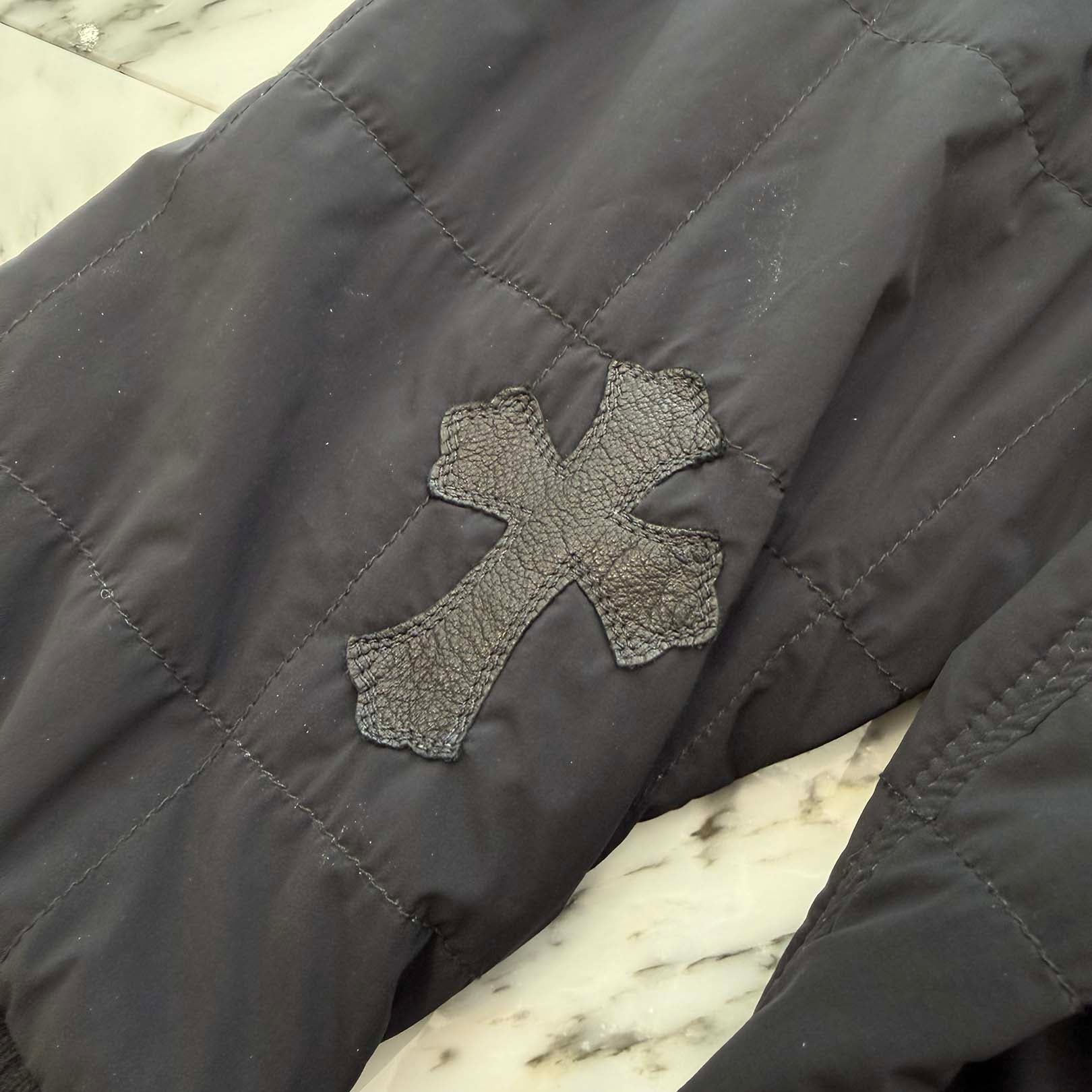 CHROME HEARTS Y NOT DAMAGED GOODS Leather Cross Patch Quilted Nylon Jacket Size XL クロムハーツ ワイノット ダメージド グッズ レザークロスパッチ キルティングナイロンジャケット サイズXL