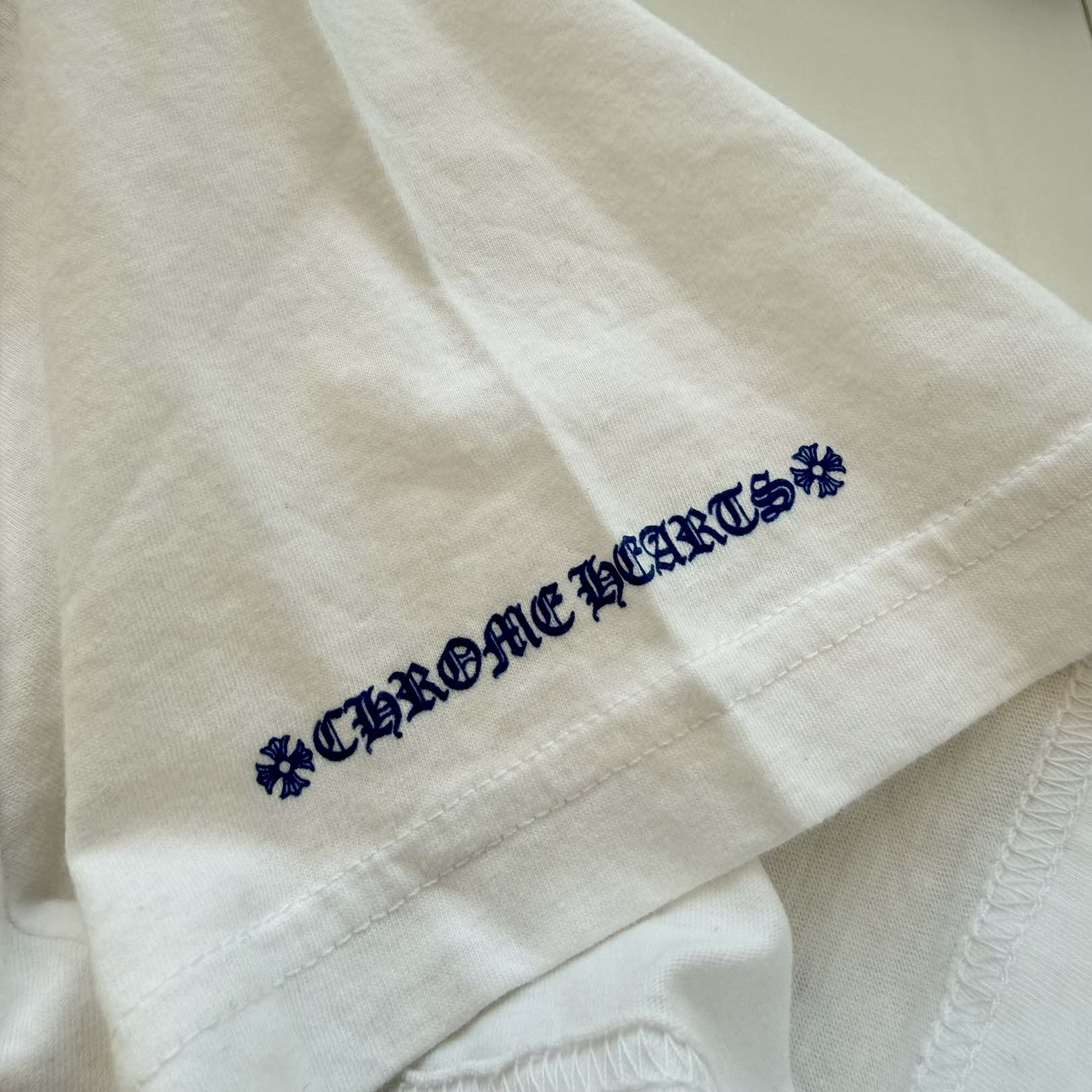 CHROME HEARTS 2025SS Old English Neck Logo Neon Blue Tee Size L クロムハーツ オールドイングリッシュ ネックロゴ ネオンブルー Tシャツ サイズL