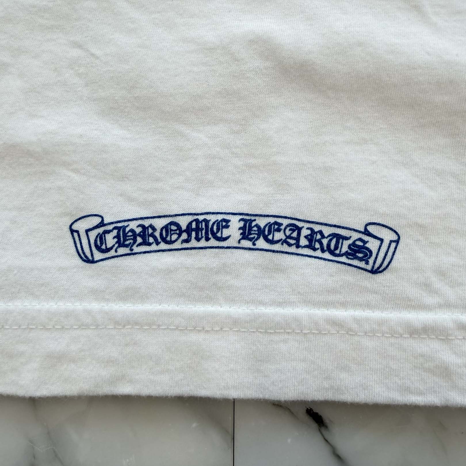 CHROME HEARTS 2025SS Old English Neck Logo Neon Blue Tee Size L クロムハーツ オールドイングリッシュ ネックロゴ ネオンブルー Tシャツ サイズL