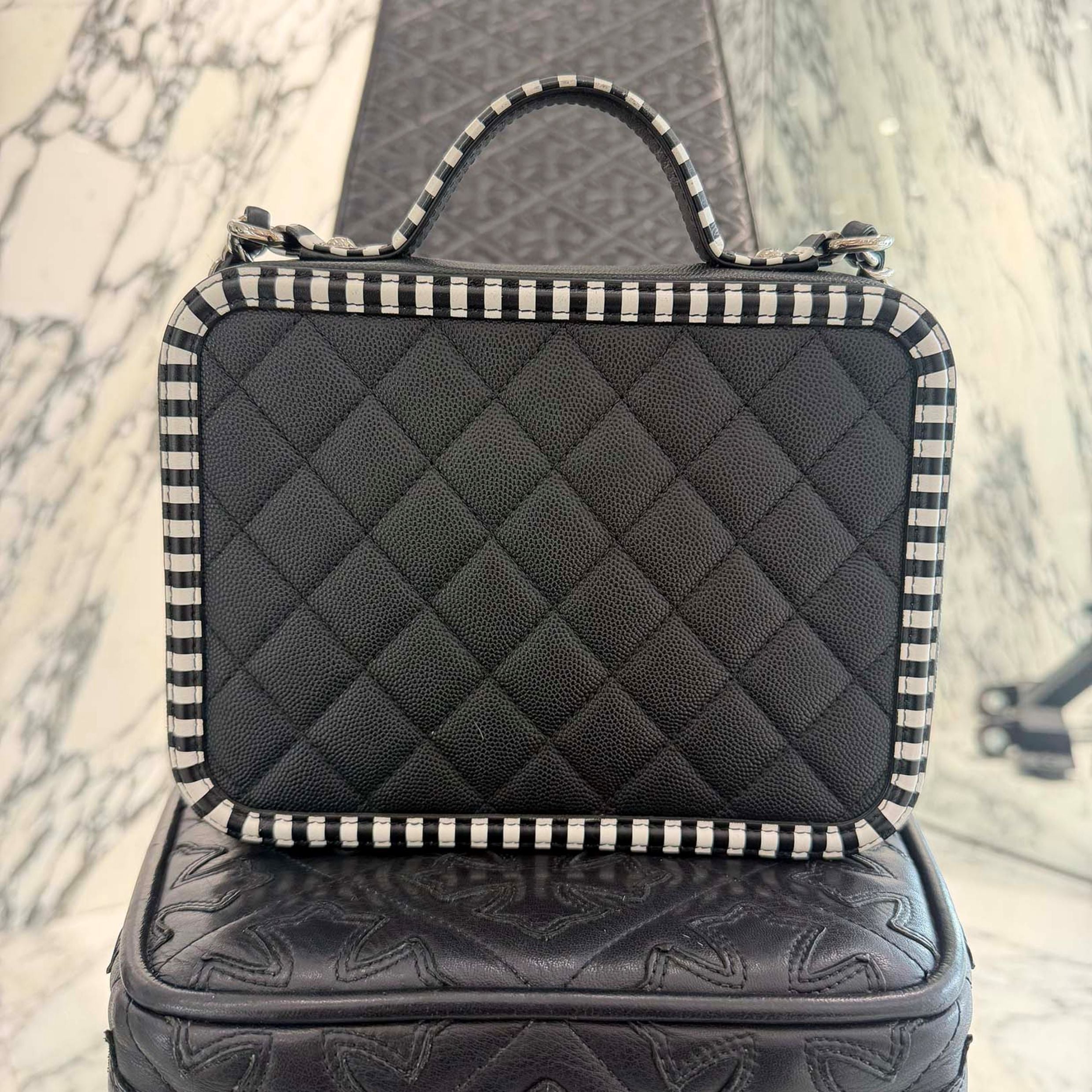 CHANEL CC Filigree Matelassé Chain Shoulder Vanity Bag A93342 シャネル CCフィリグリー マトラッセ チェーンショルダー バニティバッグ