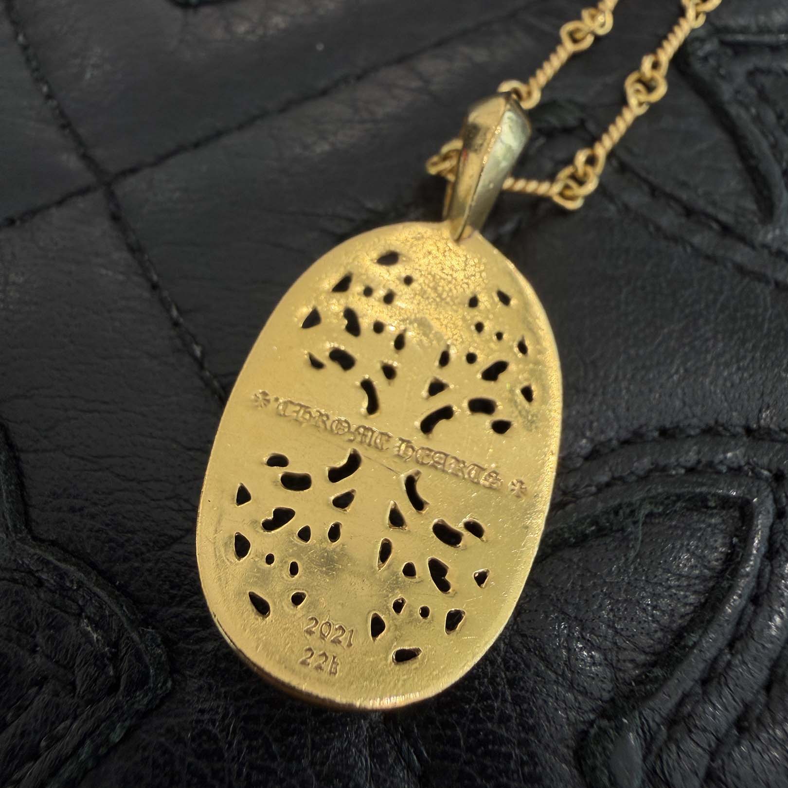 CHROME HEARTS 22K Classic Oval Cross Pendent Top Pave Diamond