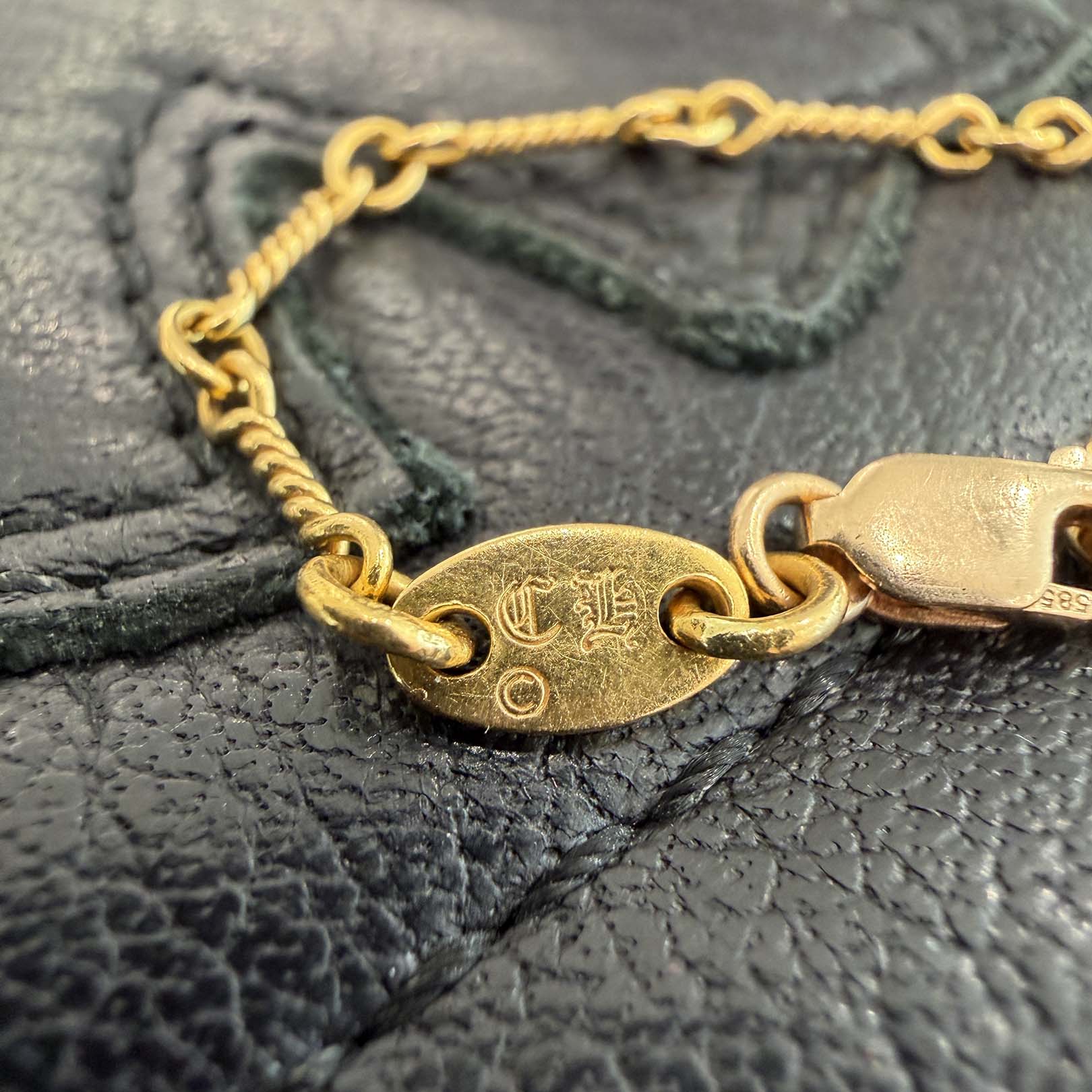 CHROME HEARTS 22K Classic Oval Cross Pendent Top Pave Diamond