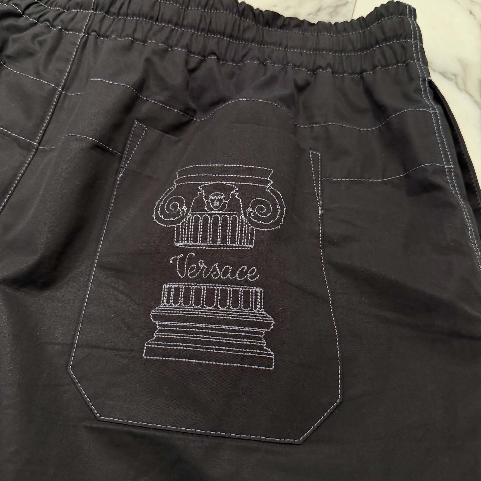 VERSACE 2023SS La Colonna Embroidered Swimwear Shorts 1010213 1A07136 Size 50 ヴェルサーチェ ラ・コロンナ エンブロイダリー スイムウェア ショーツ サイズ50