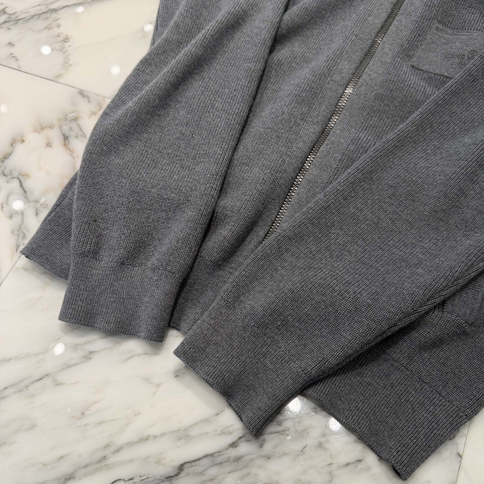 LOUIS VUITTON 2021AW Embroidery Logo High Neck Zip Up Knit Cardigan RM192Q OWB HHN40W Size S ルイヴィトン エンブロイダリー ロゴ ハイネック ジップアップ ニット カーディガン サイズS