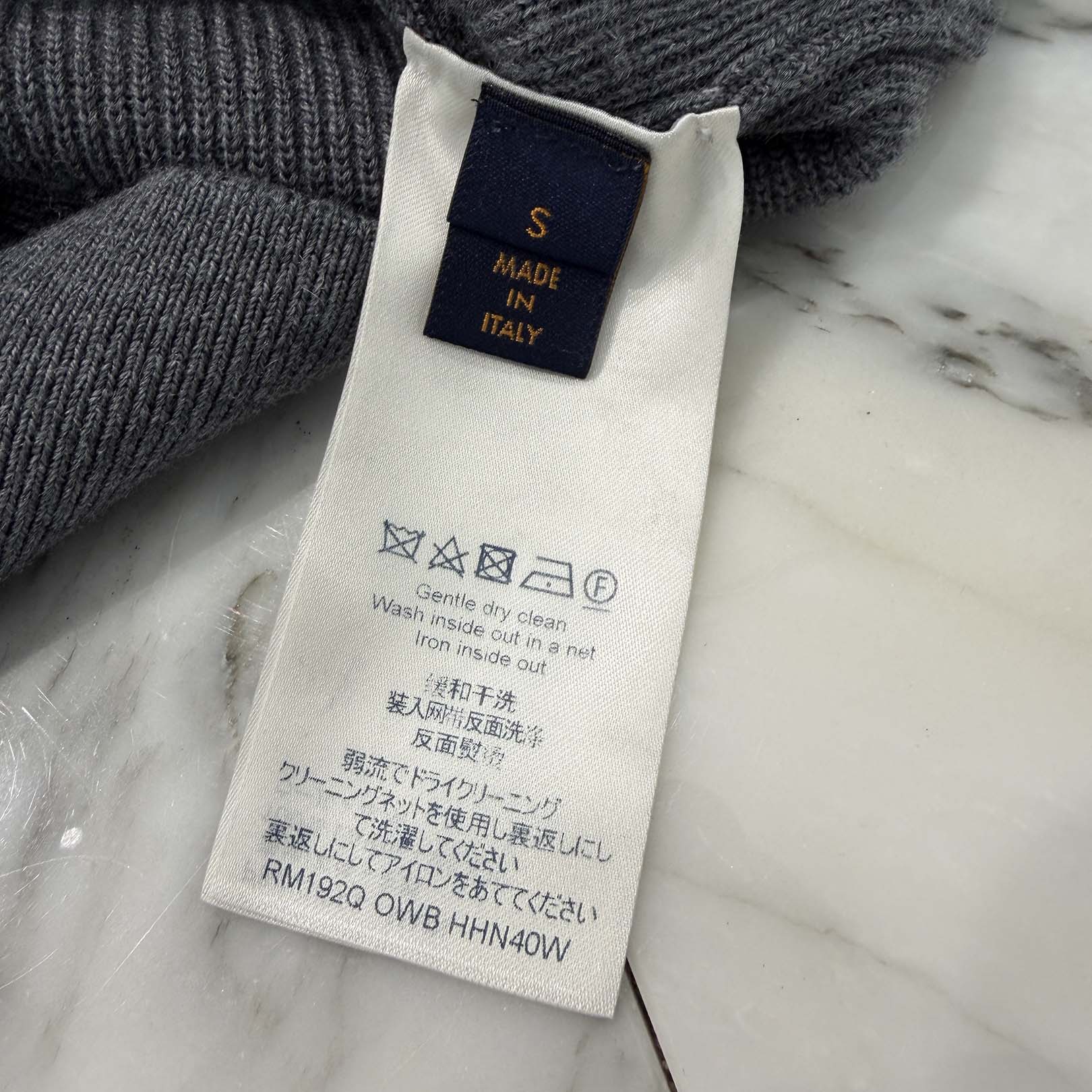 LOUIS VUITTON 2021AW Embroidery Logo High Neck Zip Up Knit Cardigan RM192Q OWB HHN40W Size S ルイヴィトン エンブロイダリー ロゴ ハイネック ジップアップ ニット カーディガン サイズS