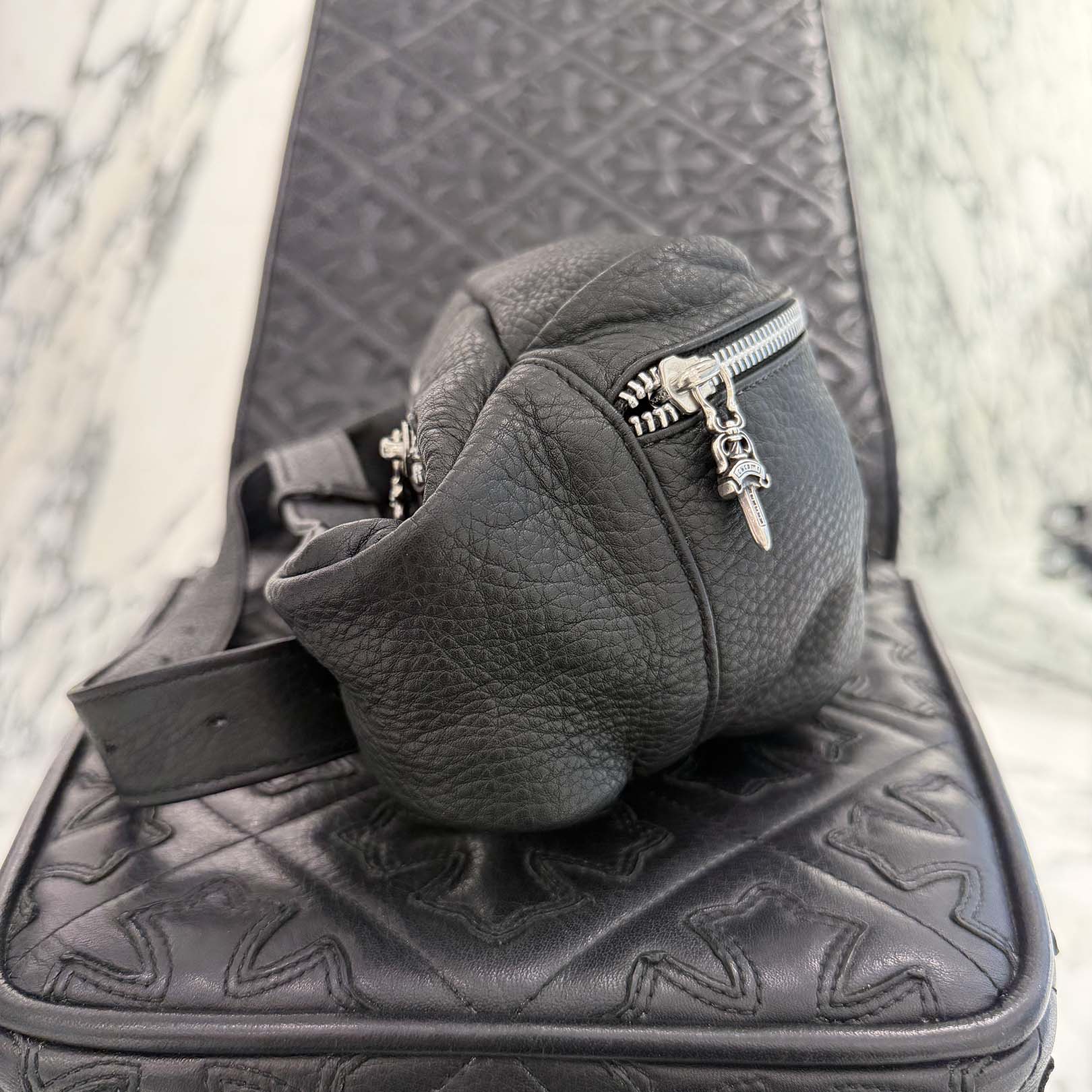 CHROME HEARTS #3 SNAT PACK Small Cross Cemetery Cross Patch LEATHER WAIST BAG クロムハーツ #3スナットパック スモールクロス セメタリークロスパッチ レザー ウェストバッグ