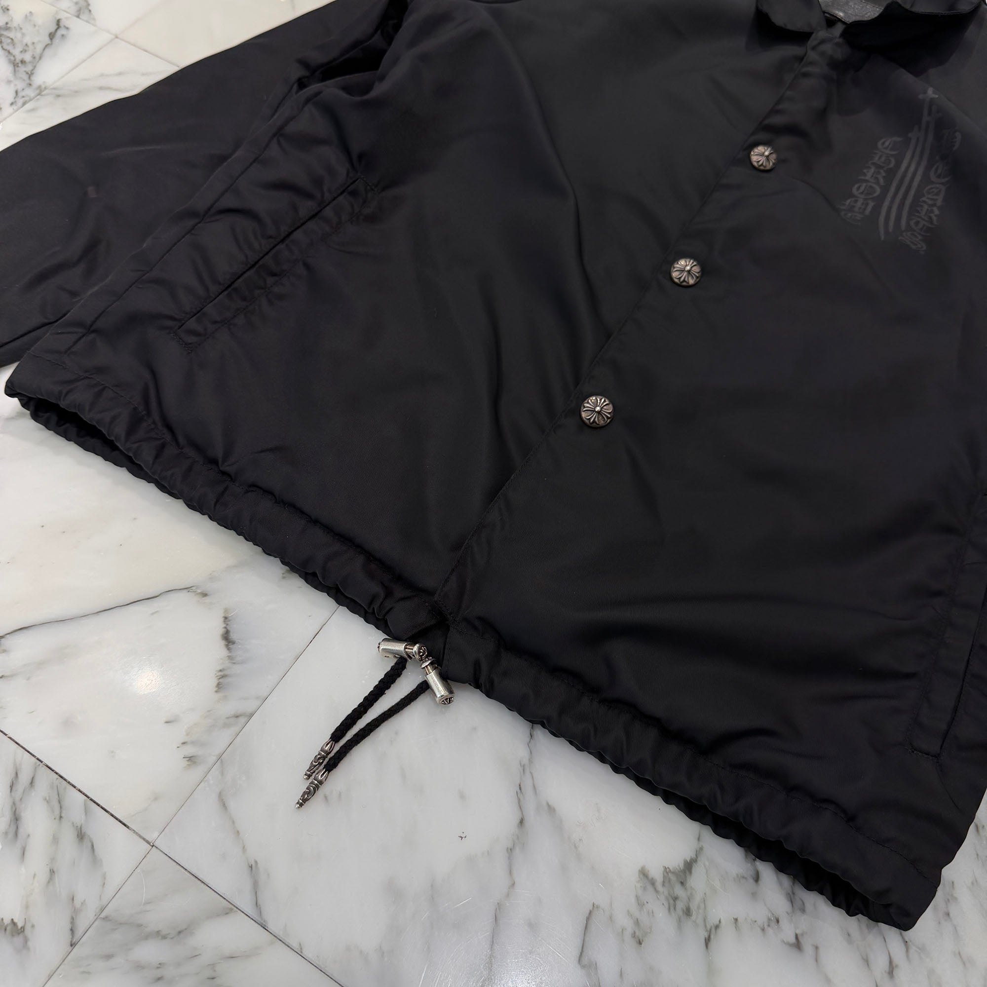 CHROME HEARTS RIGGINS FBRC English Print Nylon Coach Jacket Size M クロムハーツ リギンズ ファブリック イングリッシュ プリント ナイロンコーチジャケット サイズM