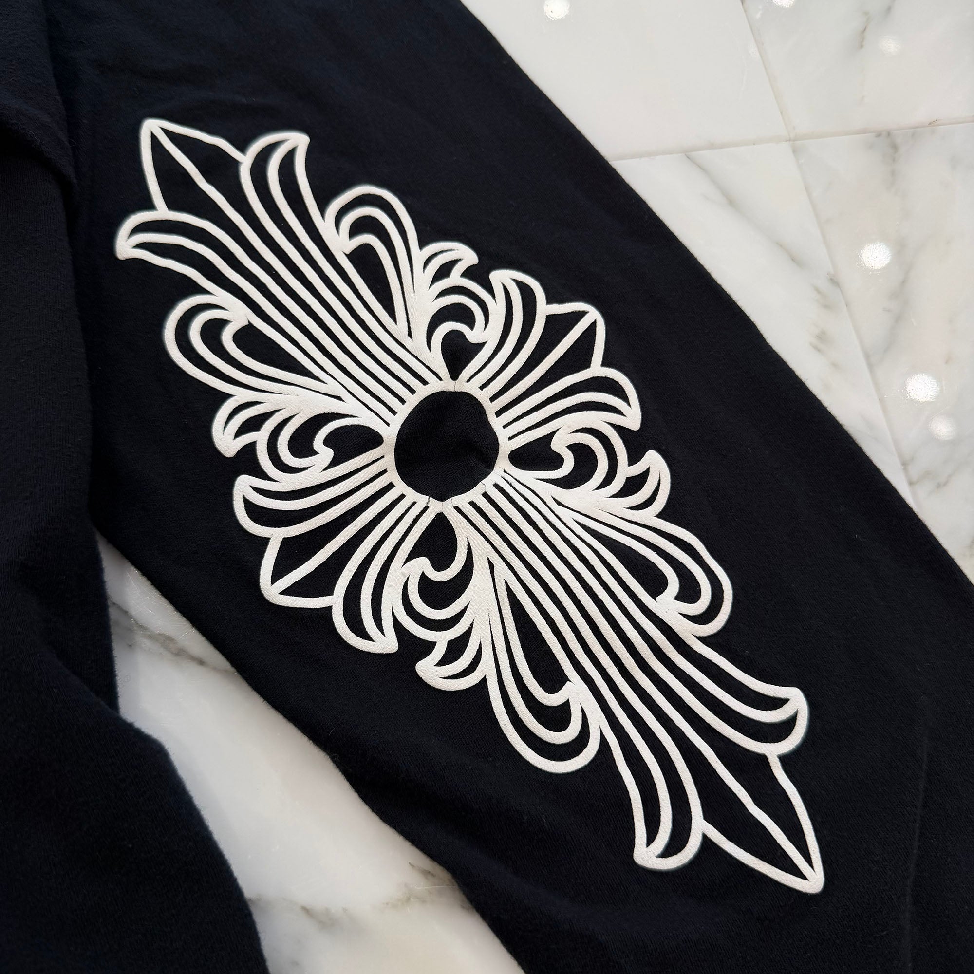 CHROME HEARTS Floral Cross Horseshoe Neck Logo Long Sleeve Tee Size L クロムハーツ フローラルクロス ホースシュー ネックロゴ ロングスリーブ Tシャツ サイズL