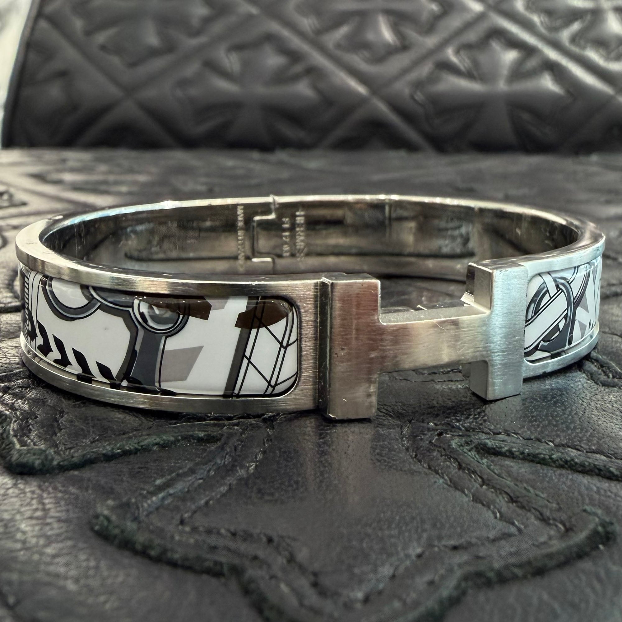 HERMES 2025SS Click HH Panoplie Equest Imprimeur Fou Bracelet H704418FB01T4 Size T4 エルメス クリック HH パノプリエ エクエスト インプリムール フォウ ブレスレット サイズT4
