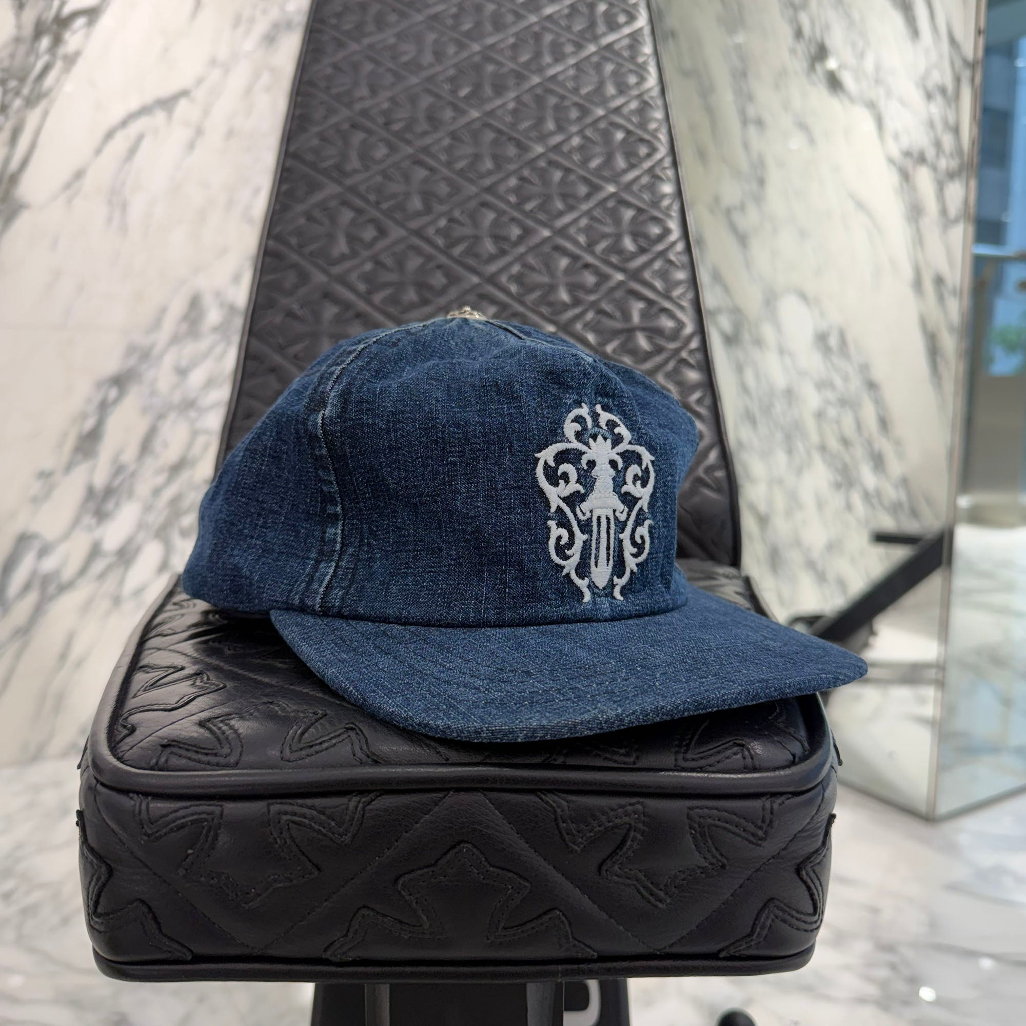 CHROME HEARTS 2024SS Vine Dagger Embroidery Denim Trucker Cap Size ONE SIZE (53-60) クロムハーツ ヴァインダガー 刺繍 デニム トラッカーキャップ サイズONE SIZE (53-60)