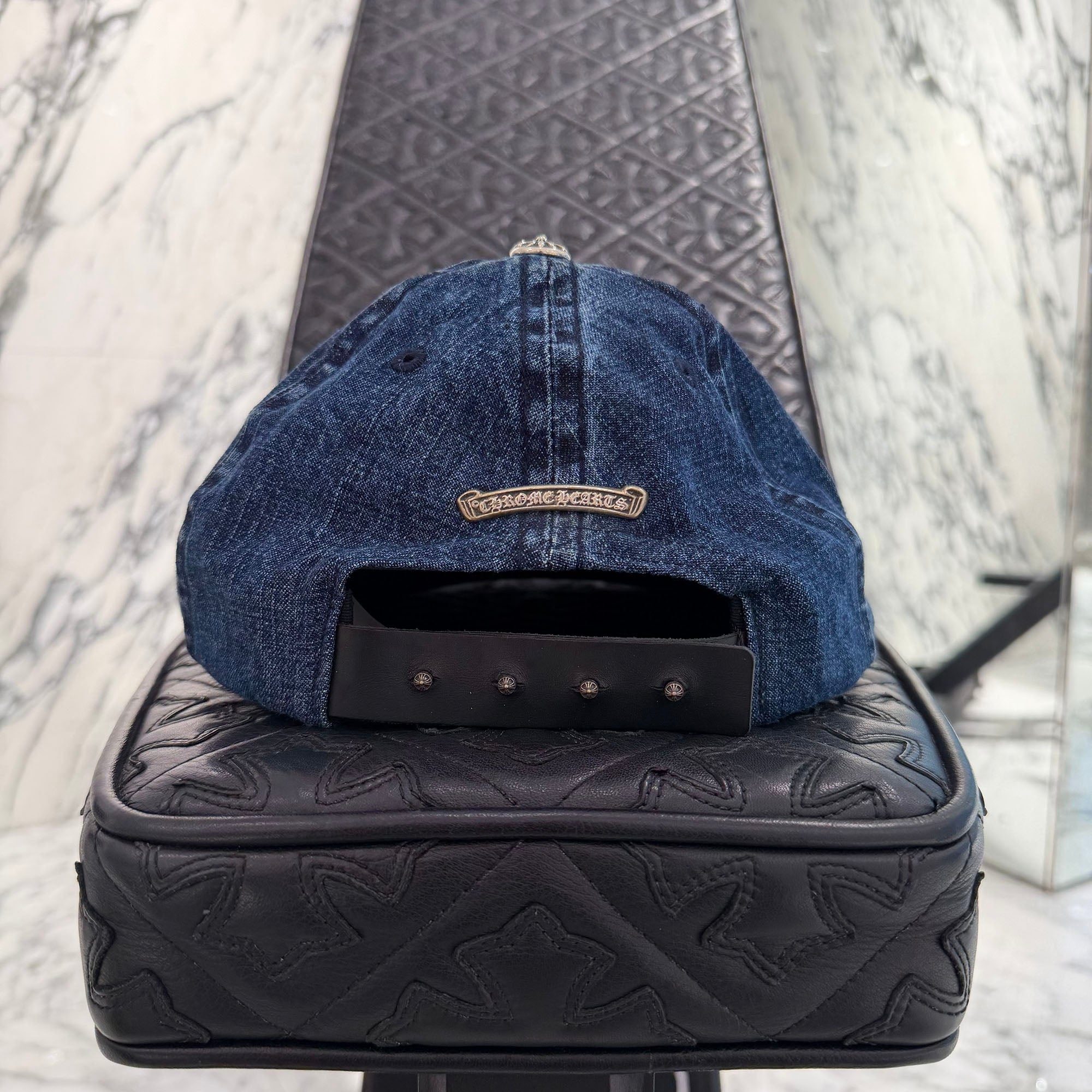 CHROME HEARTS 2024SS Vine Dagger Embroidery Denim Trucker Cap Size ONE SIZE (53-60) クロムハーツ ヴァインダガー 刺繍 デニム トラッカーキャップ サイズONE SIZE (53-60)