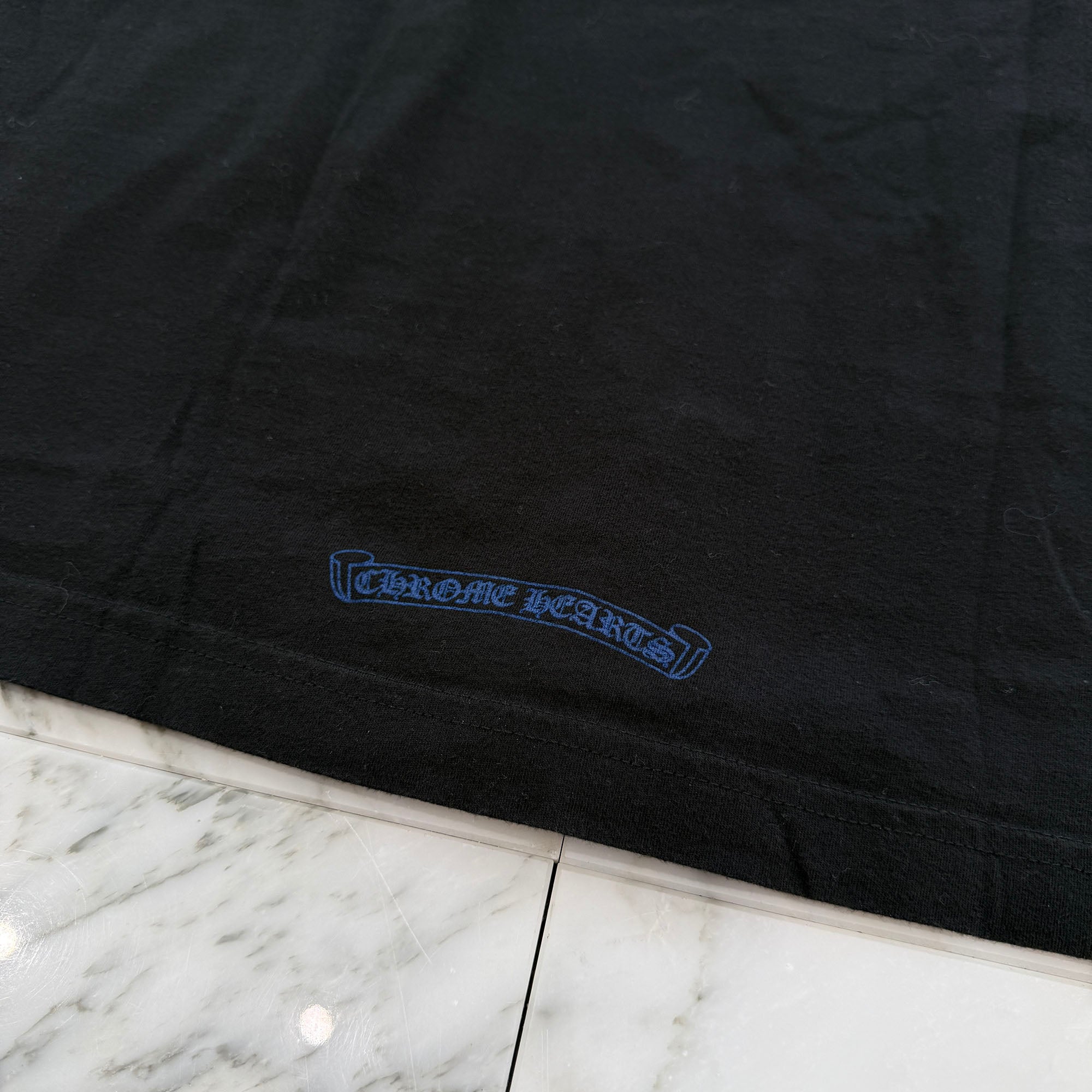 CHROME HEARTS 2025SS Old English Neck Logo Neon Blue Tee Size M クロムハーツ オールドイングリッシュ ネックロゴ ネオンブルー Tシャツ サイズM