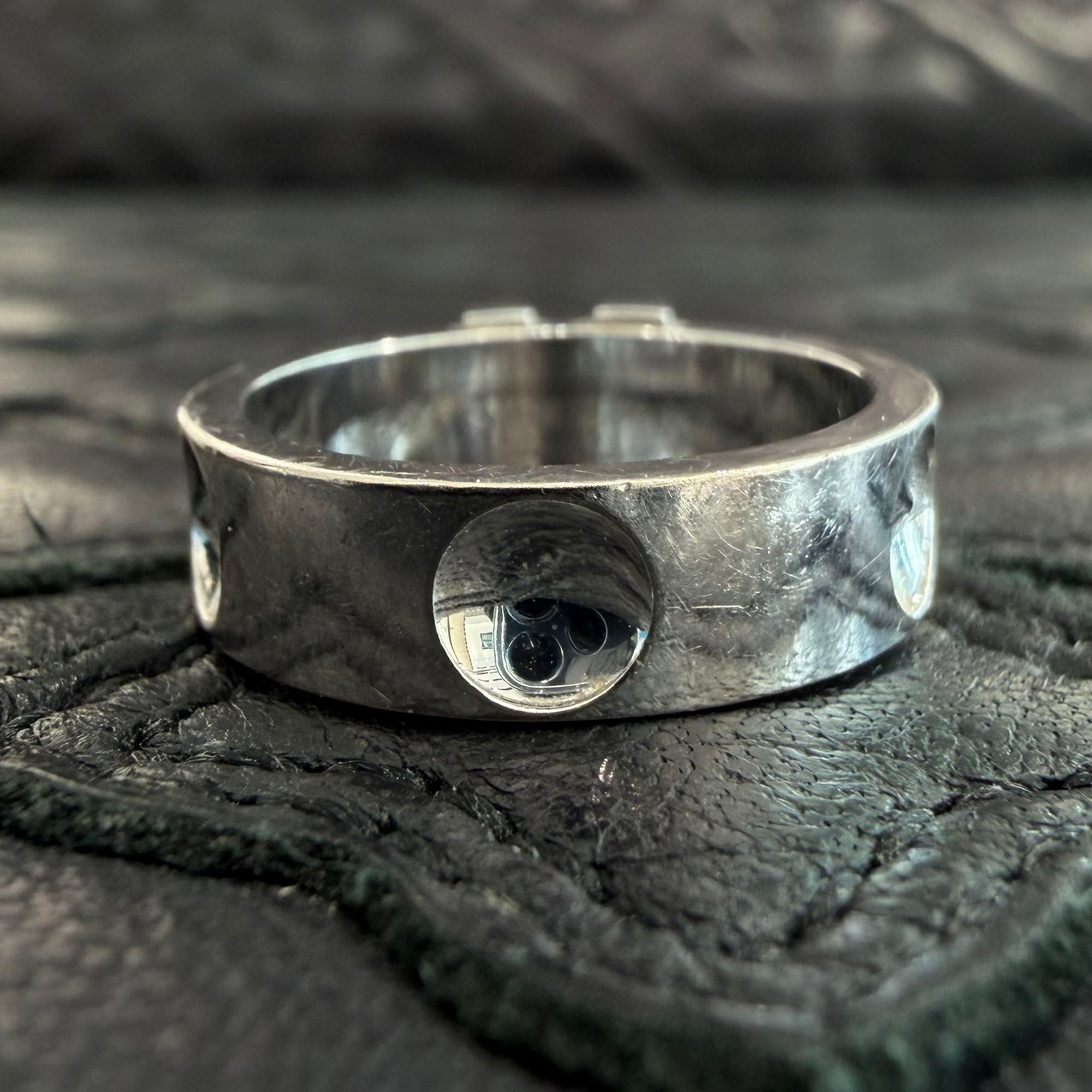 LOUIS VUITTON 2023AW Au750 WG Empreinte LV Ring Q9K97B Size 48 (約8号) ルイヴィトン Au750 ホワイトゴールド アンプラント LV リング サイズ48 (約8号)