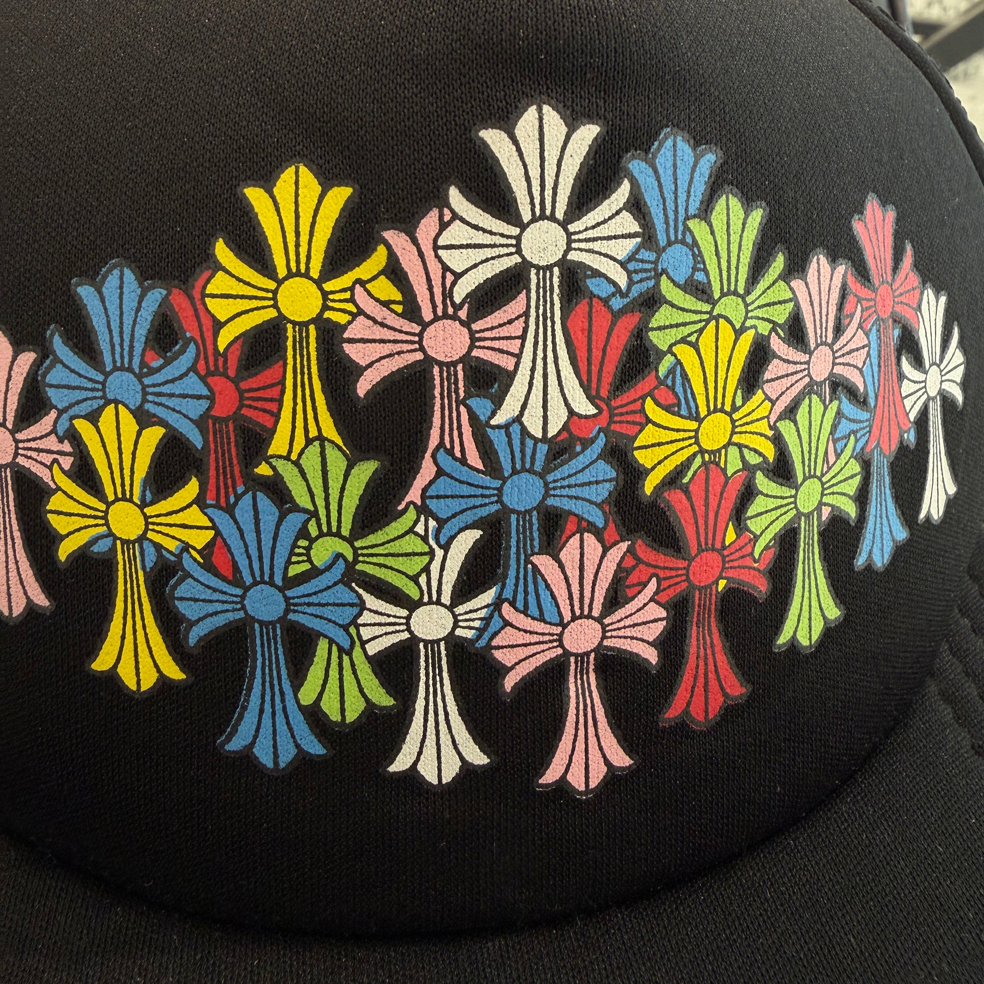 CHROME HEARTS Multi Color Cemetery Cross Print Trucker Cap ONE SIZE (53-60) クロムハーツ マルチカラー セメタリークロス プリント トラッカーキャップ ONE SIZE (53-60)