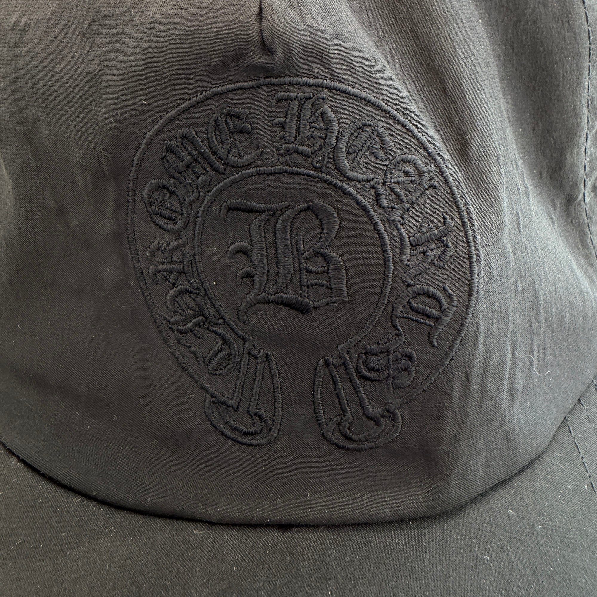 CHROME HEARTS × Bella Hadid Initial Embroidery Silk Trucker Cap Size ONE SIZE (53-60) クロムハーツ × ベラハディッド イニシャル刺繍 シルク トラッカーキャップ サイズONE SIZE (53-60)
