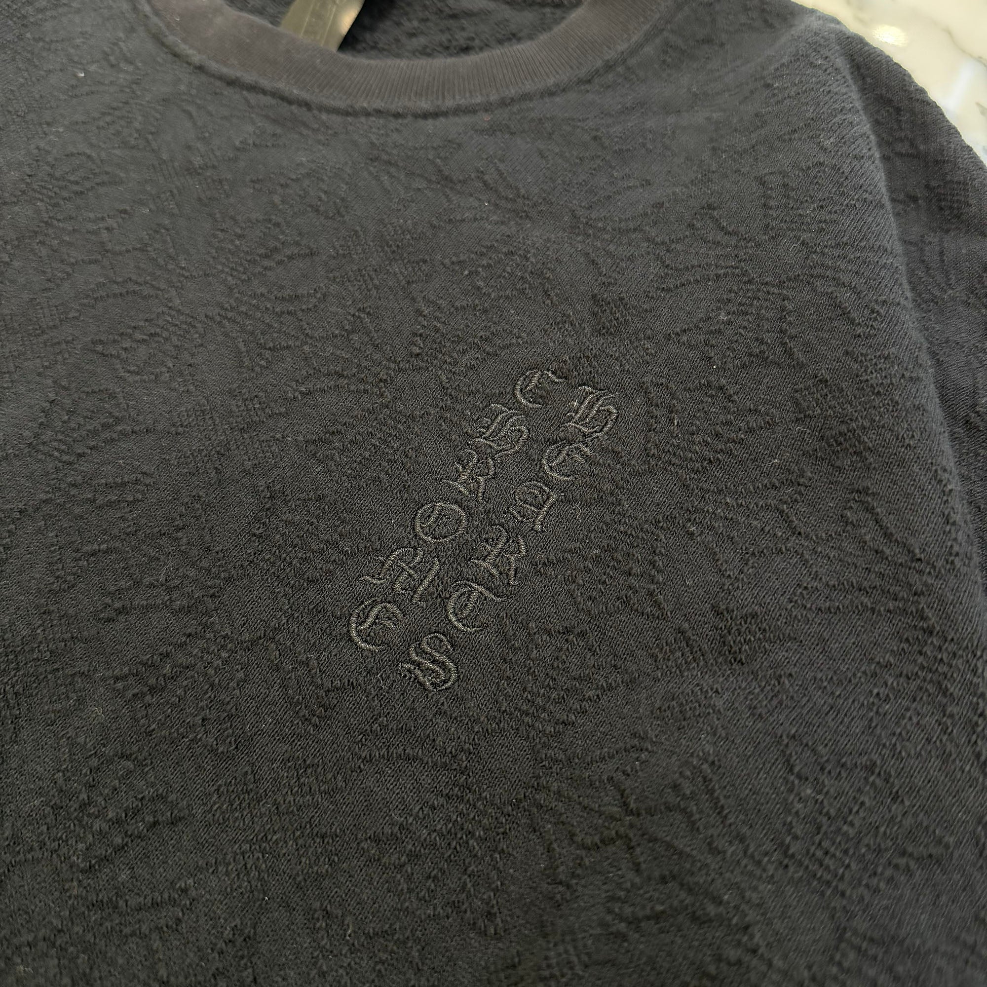 CHROME HEARTS Y NOT Tonal Monogram Cross Vertical Logo Sweat Shirt Size XS クロムハーツ ワイノット トーナルモノグラムクロス ヴァーティカルロゴ スウェットシャツ Tシャツ サイズXS