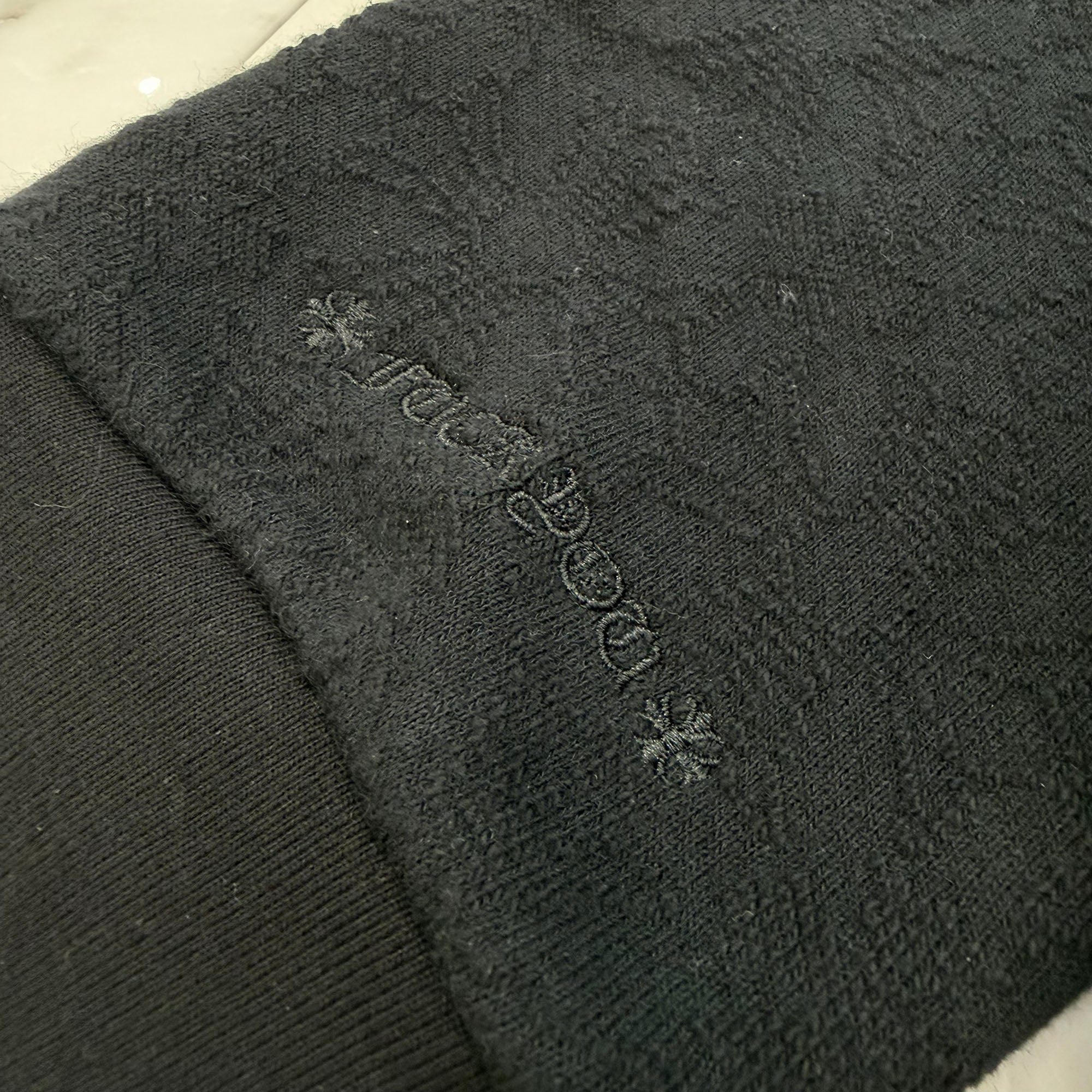 CHROME HEARTS Y NOT Tonal Monogram Cross Vertical Logo Sweat Shirt Size XS クロムハーツ ワイノット トーナルモノグラムクロス ヴァーティカルロゴ スウェットシャツ Tシャツ サイズXS