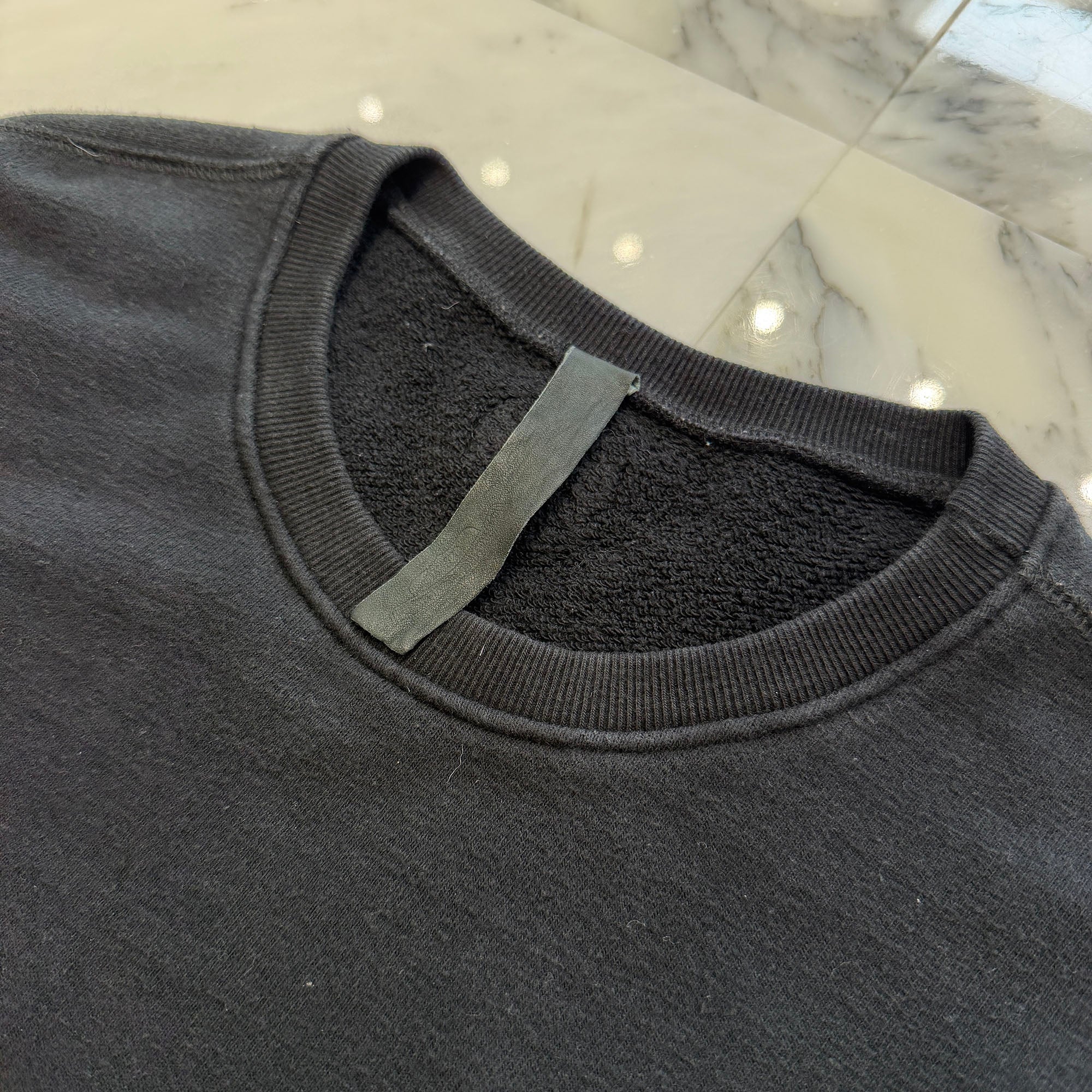 CHROME HEARTS Y NOT Vertical Logo Leather Cross Patch Crew Neck Sweatshirt Size L クロムハーツ ワイノット ヴァーティカルロゴ レザークロスパッチ クルーネック スウェットシャツ サイズL