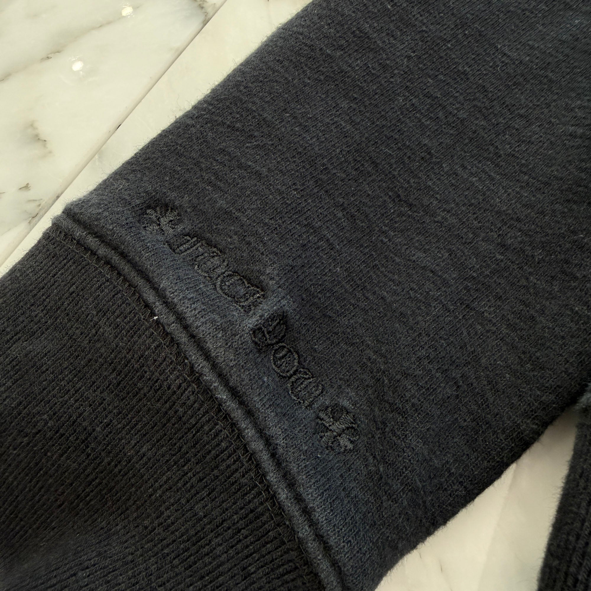 CHROME HEARTS Y NOT Vertical Logo Leather Cross Patch Crew Neck Sweatshirt Size L クロムハーツ ワイノット ヴァーティカルロゴ レザークロスパッチ クルーネック スウェットシャツ サイズL
