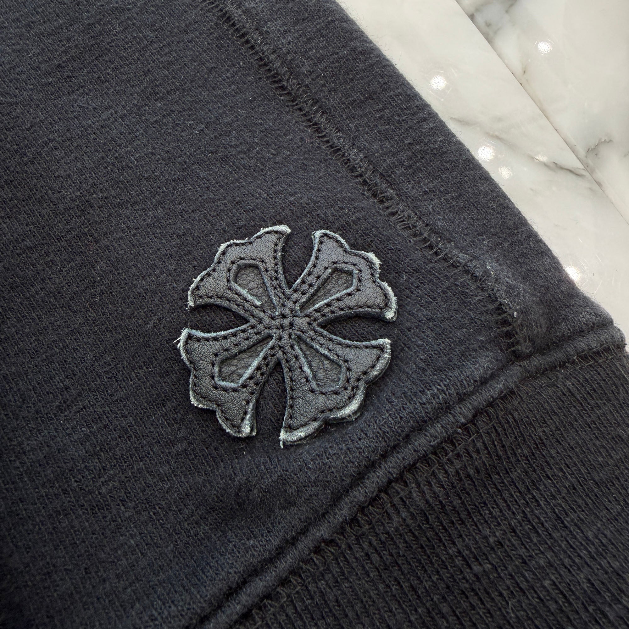 CHROME HEARTS Y NOT Vertical Logo Leather Cross Patch Crew Neck Sweatshirt Size L クロムハーツ ワイノット ヴァーティカルロゴ レザークロスパッチ クルーネック スウェットシャツ サイズL