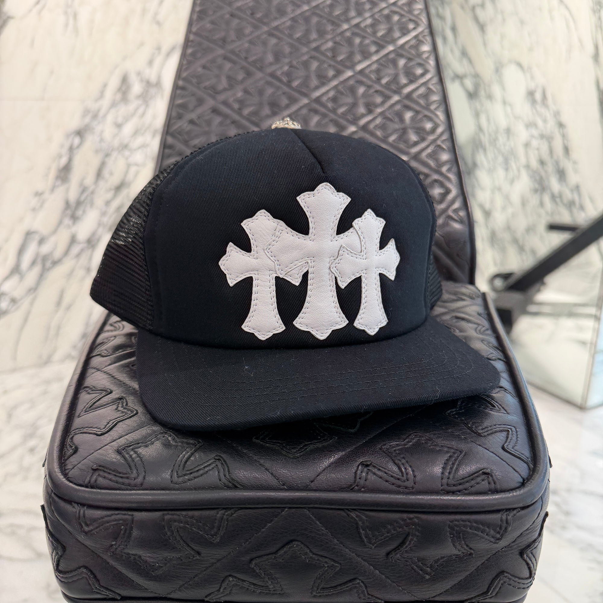 CHROME HEARTS Triple Cross Patch Trucker Cap ONE SIZE (51-61) クロムハーツ トリプルクロスパッチ トラッカーキャップ ONE SIZE (51-61)