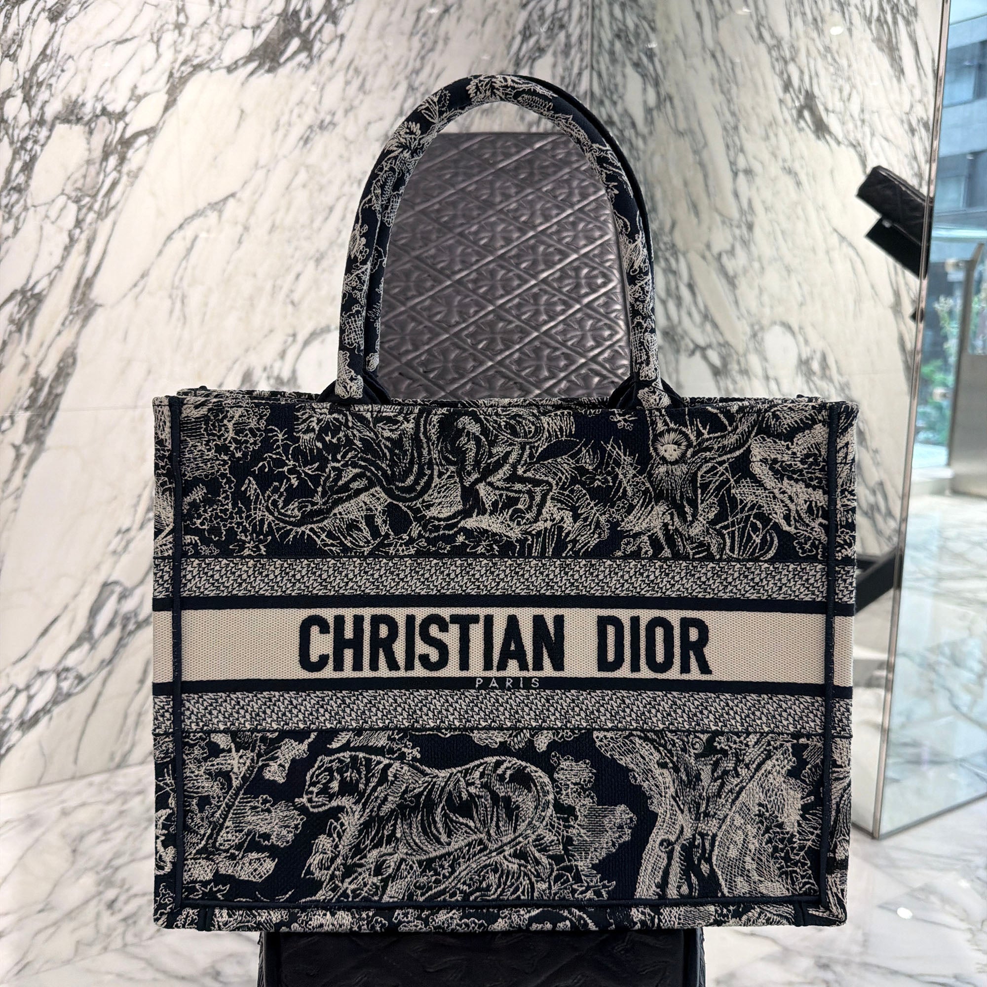 DIOR Toile de Jouy Embroidered Book Tote Bag Medium M1296ZTDT_M34I ディオール トワル ドゥ ジュイ エンブロイダリー ブックトート ミディアム