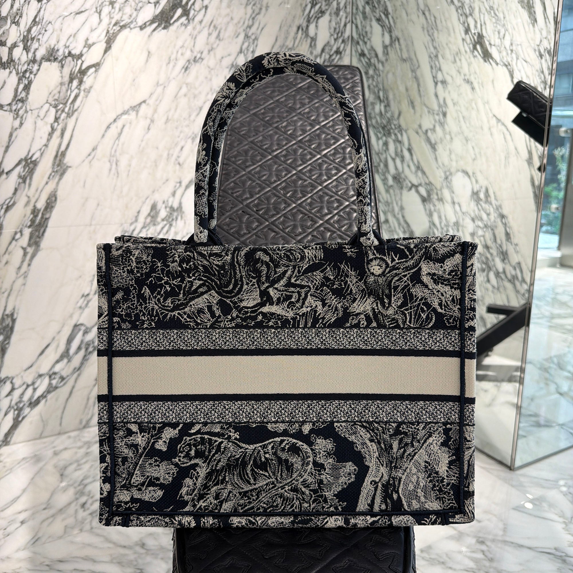 DIOR Toile de Jouy Embroidered Book Tote Bag Medium M1296ZTDT_M34I ディオール トワル ドゥ ジュイ エンブロイダリー ブックトート ミディアム