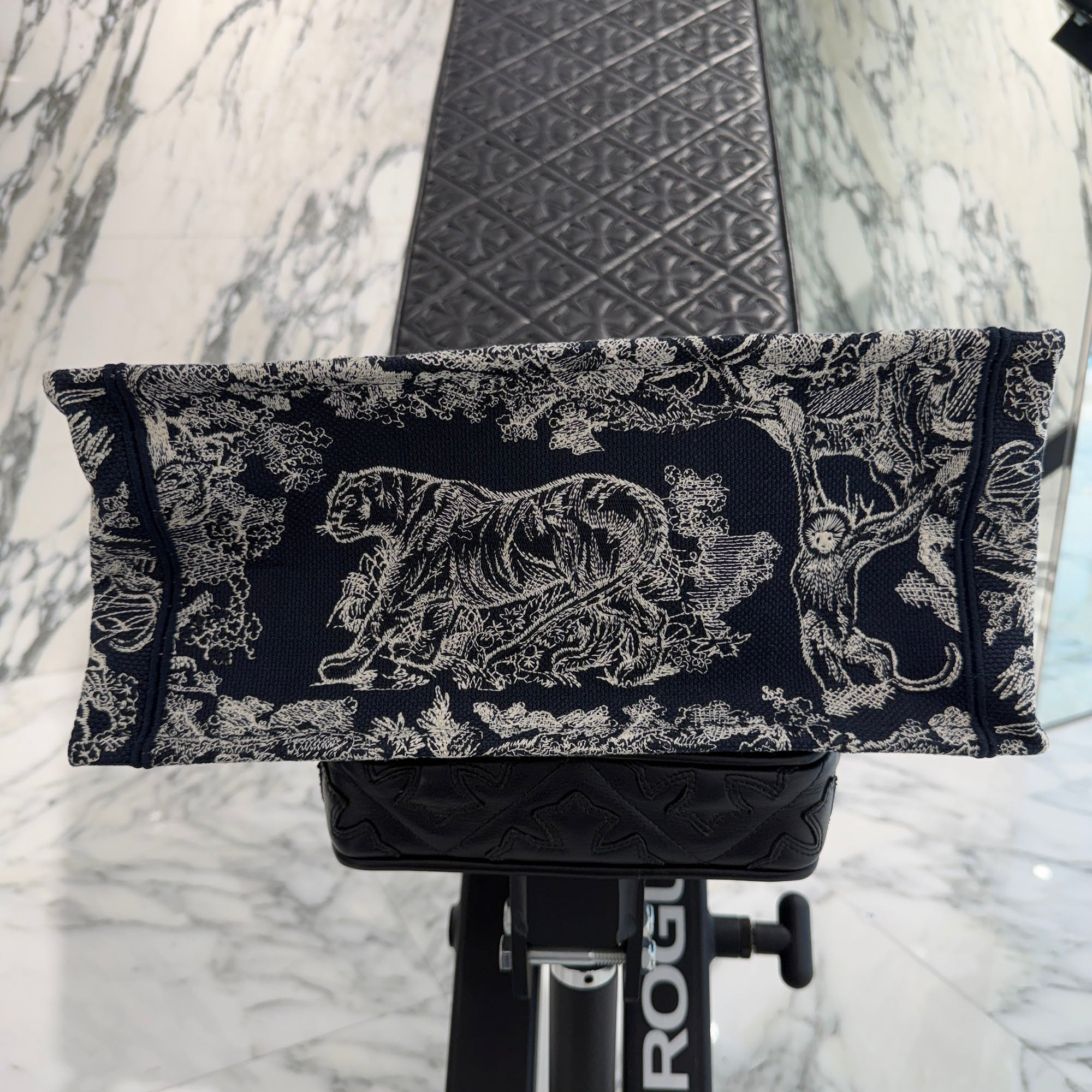 DIOR Toile de Jouy Embroidered Book Tote Bag Medium M1296ZTDT_M34I ディオール トワル ドゥ ジュイ エンブロイダリー ブックトート ミディアム