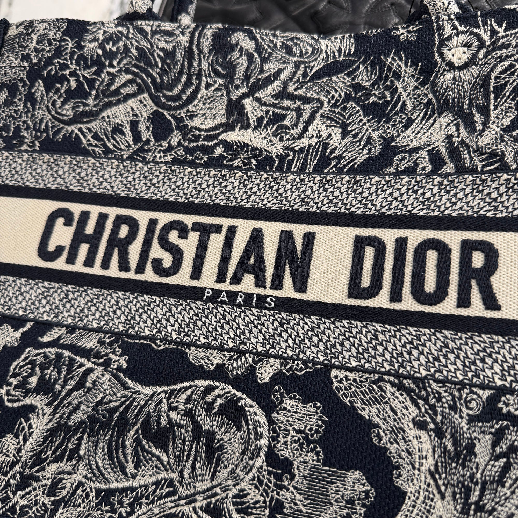 DIOR Toile de Jouy Embroidered Book Tote Bag Medium M1296ZTDT_M34I ディオール トワル ドゥ ジュイ エンブロイダリー ブックトート ミディアム