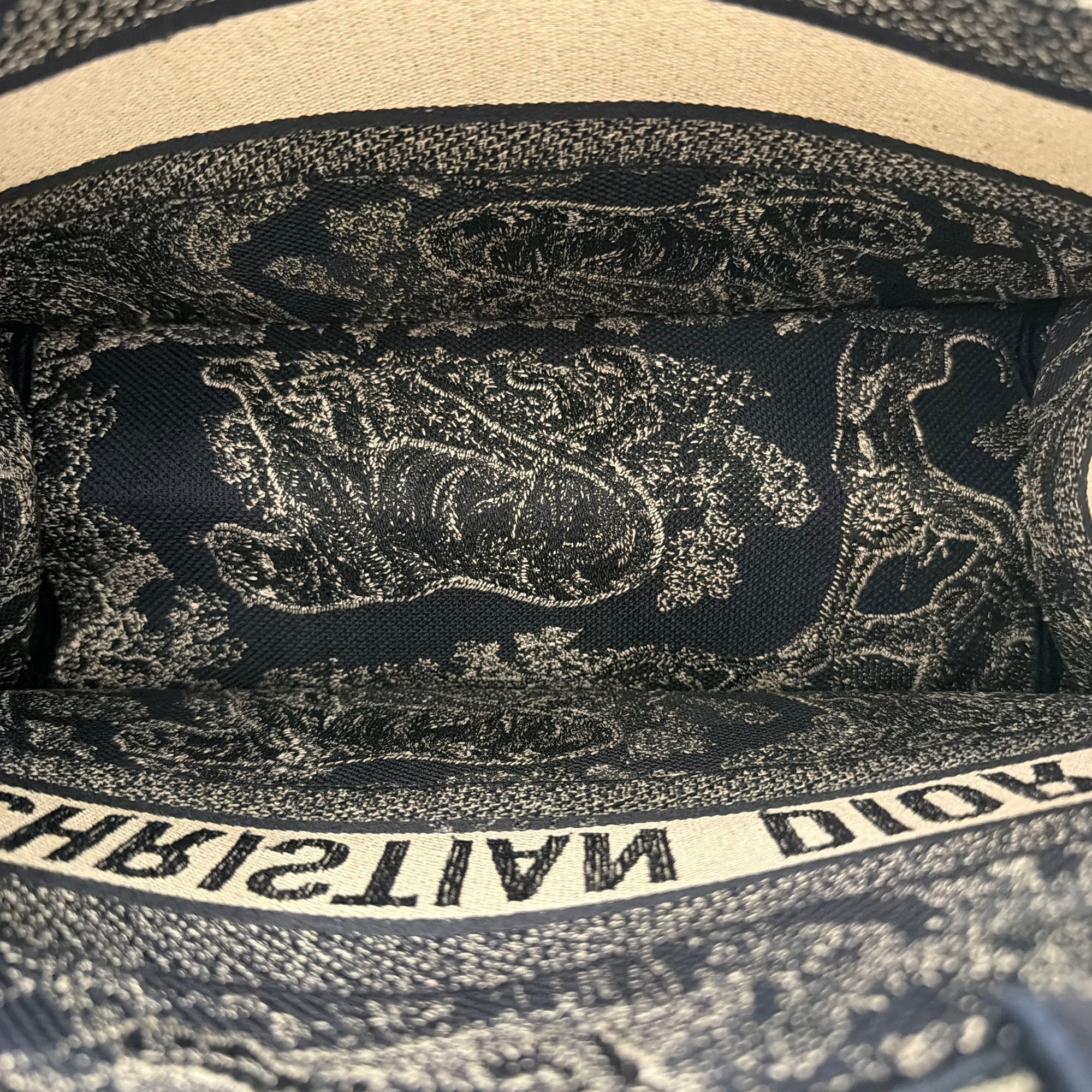 DIOR Toile de Jouy Embroidered Book Tote Bag Medium M1296ZTDT_M34I ディオール トワル ドゥ ジュイ エンブロイダリー ブックトート ミディアム